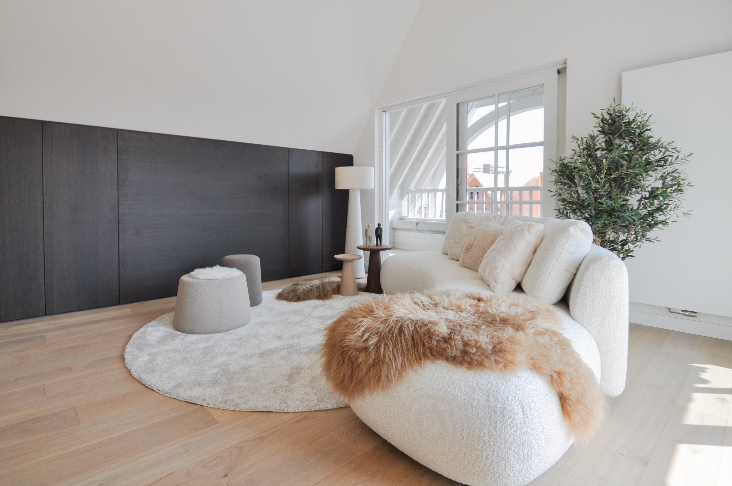 Volledig gerenoveerd appartement met ruime zonneterrassen. foto 2