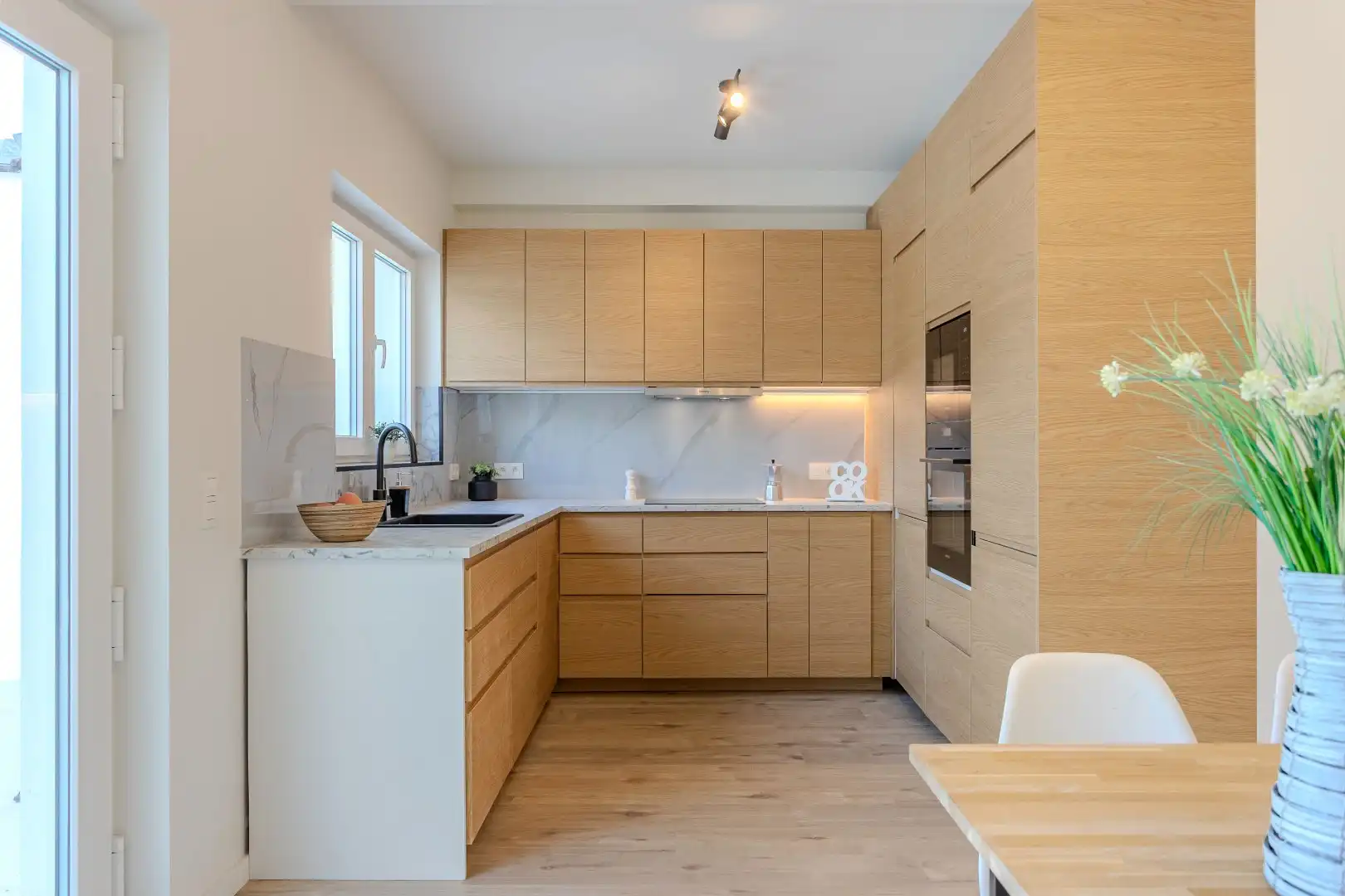 Gerenoveerde woning (EPC B) met 3 slpks (5 mogelijk) garage en tuin in een rustige straat te Lembeek foto 9