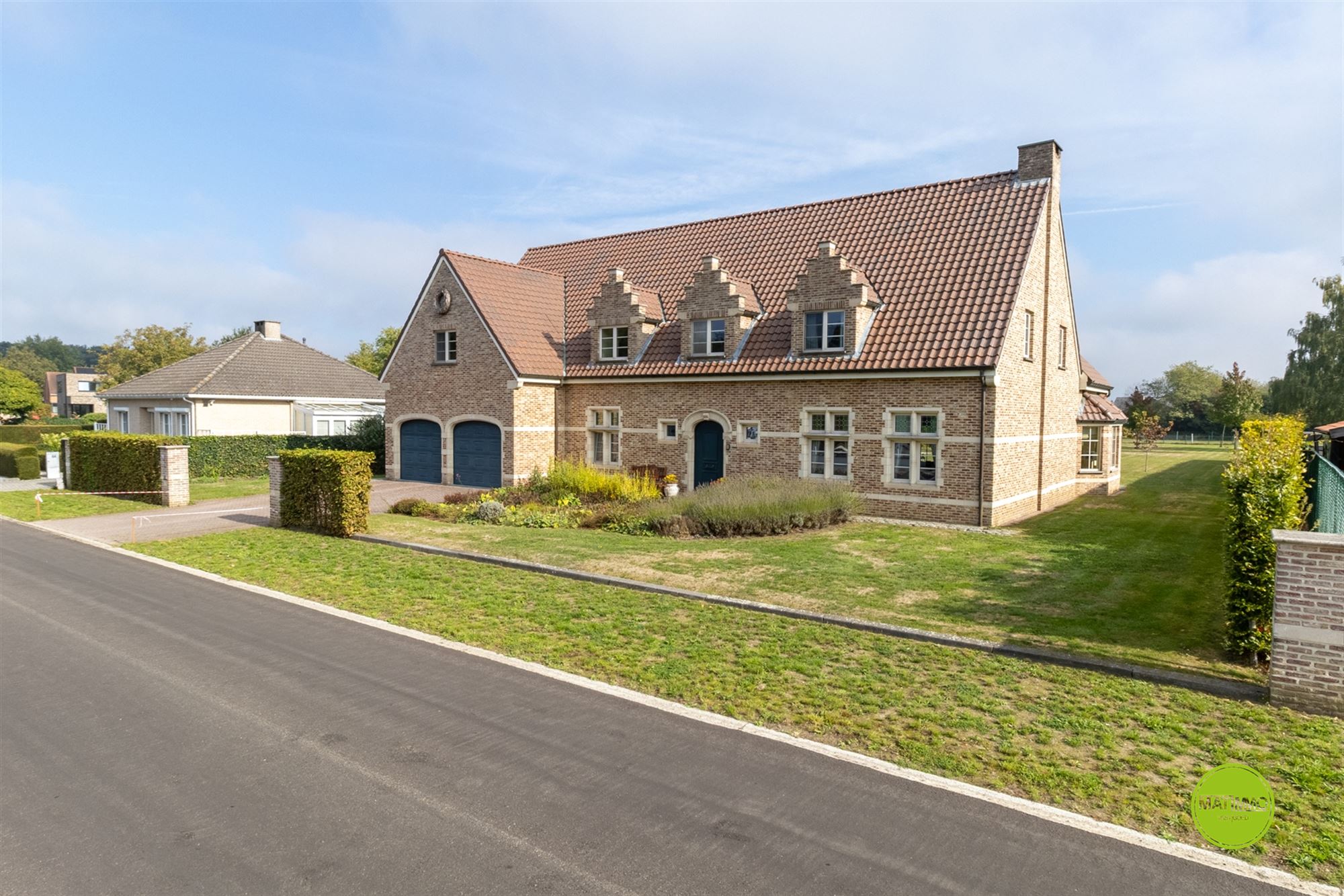 Prachtige, landelijke villa op een perceel van 2.579 m2 in hartje Heppen foto {{pictureIndex}}