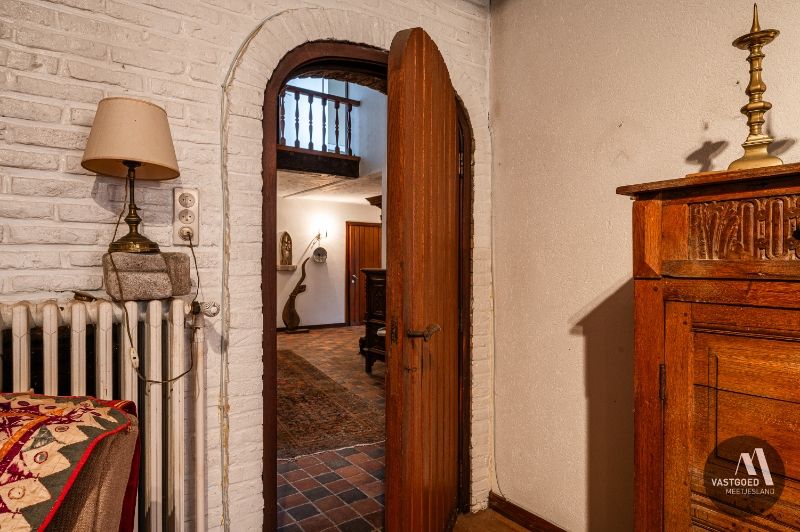 Charmante en statige woning in centrum Eeklo foto 7