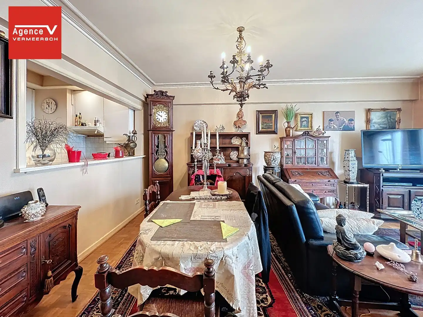 Op te frissen appartement met topligging aan het Marie-Joséplein. foto 4