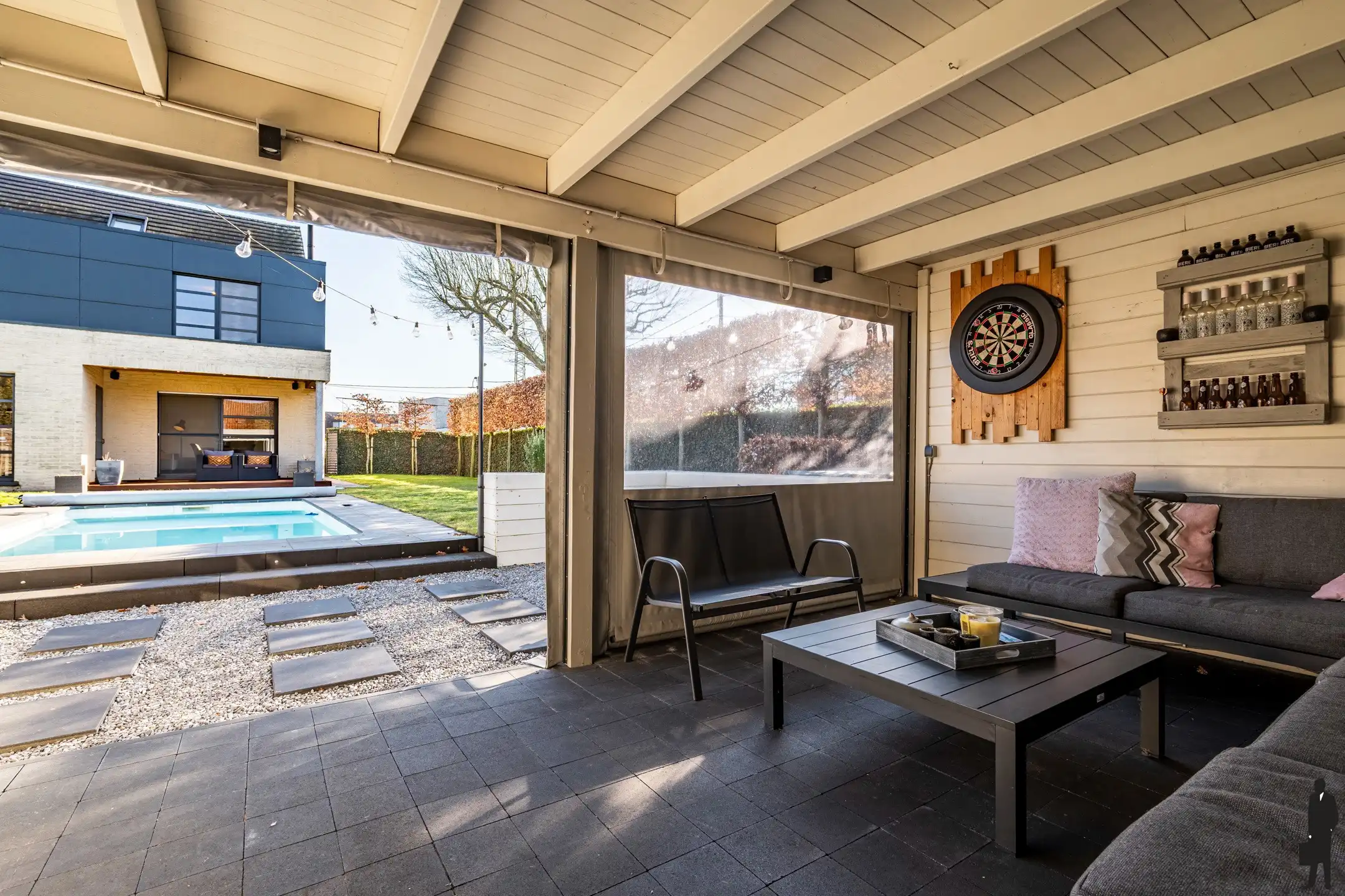 Hoogwaardig afgewerkte, ruime, recente woning met 5 slpk. foto 25