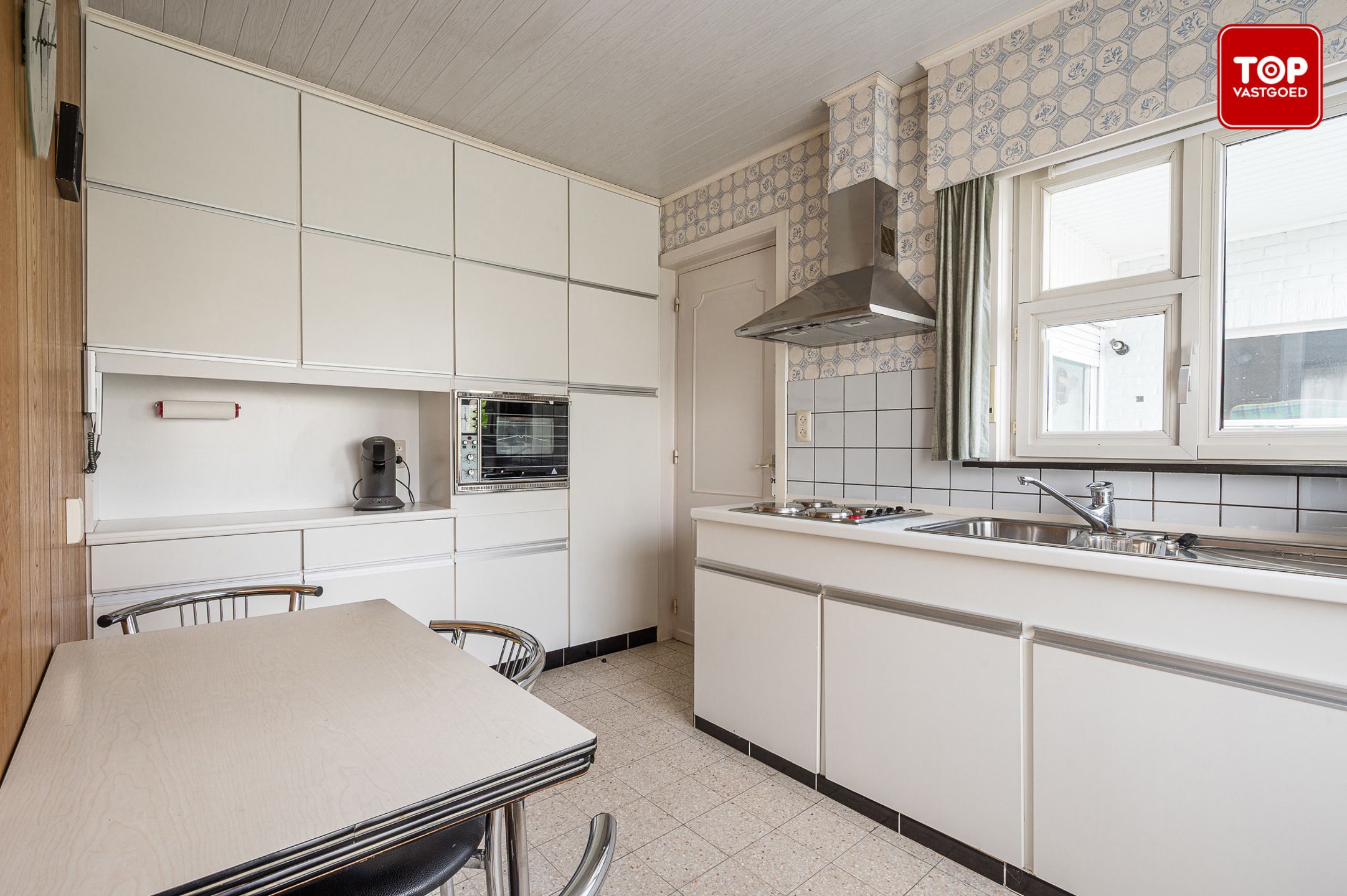 Te renoveren bungalow met enorm potentieel op een Toplocatie foto 2