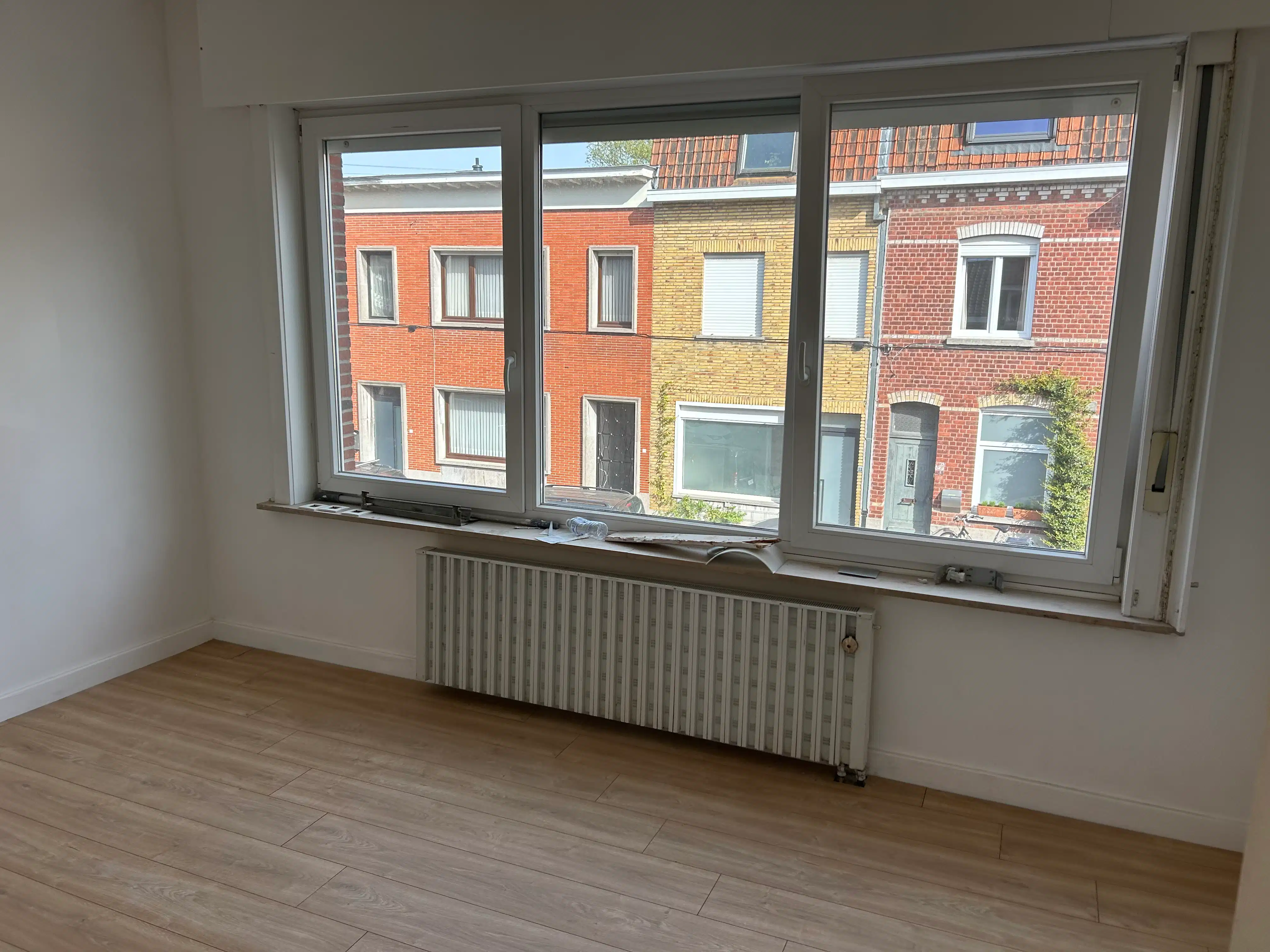 Volledig vernieuwde woning met 3 slaapkamer en dubbele garage. foto 7