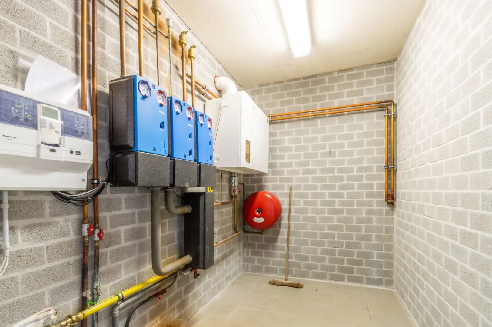 RUIM & COMM TOP GELEGEN INDUSTRIEEL GEBOUW ! foto 21