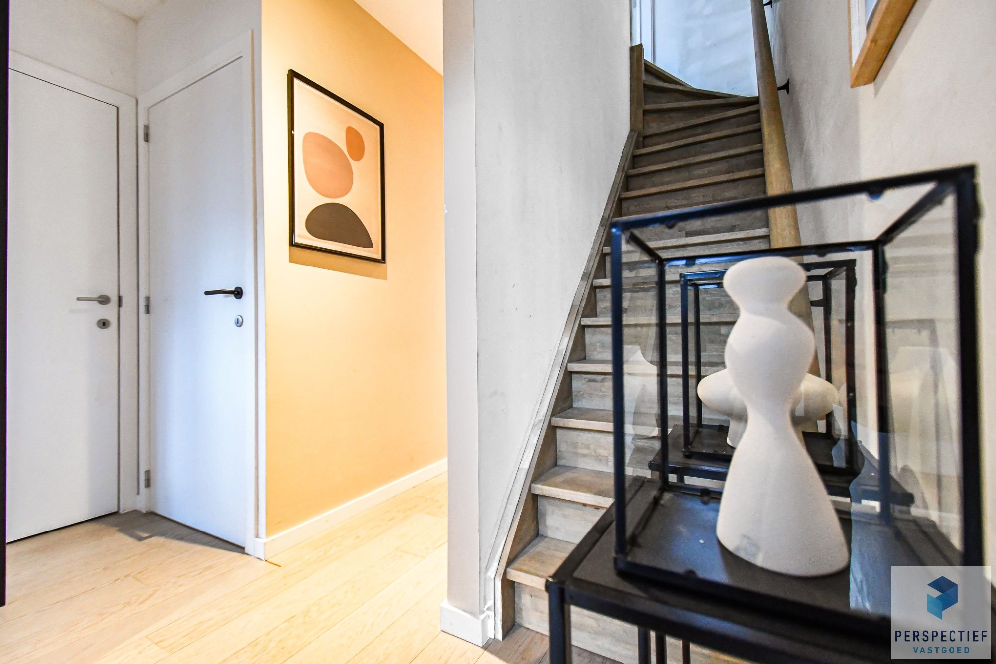 Volledig gerenoveerde woning met uitweg en tuin foto 12