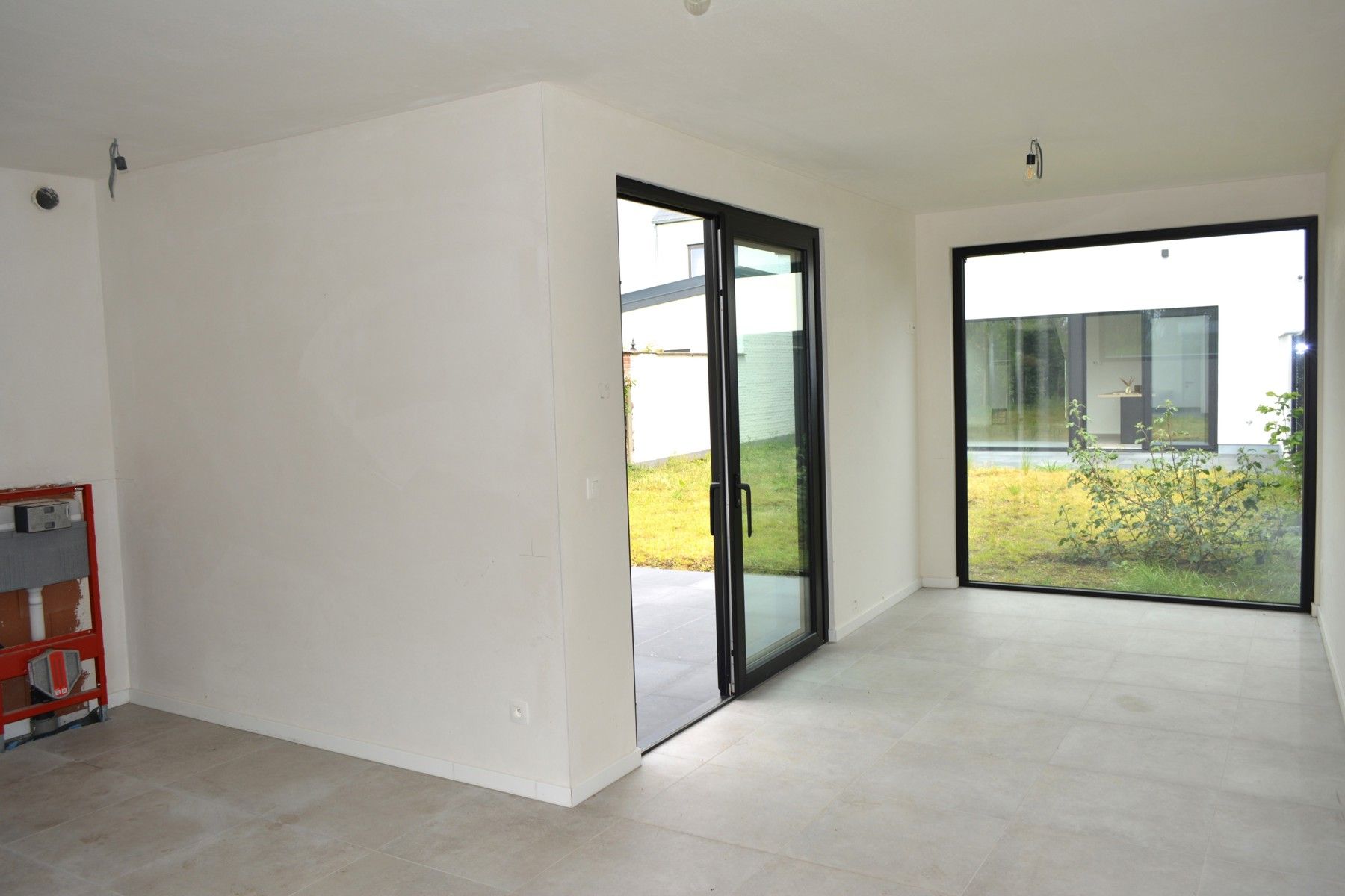 Knappe nieuwbouwwoning met bijgebouw op centrale locatie foto 16