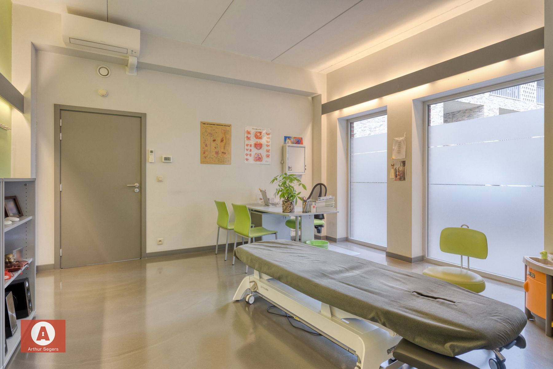 Energiezuinige handelsruimte + 3 privé auto-parkeer-plaatsen foto 5