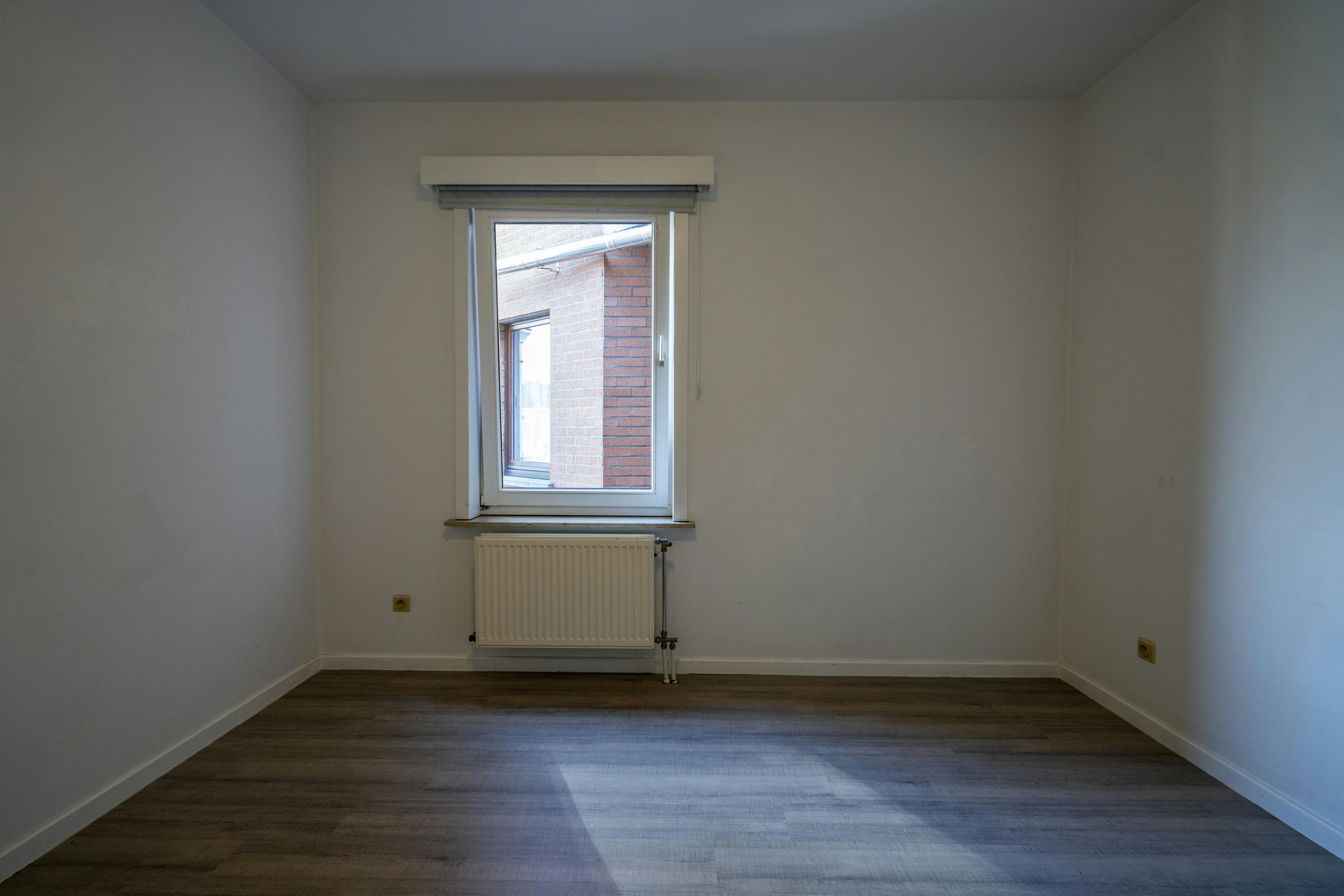 Ruim 3-slaapkamer-appartement met centrale ligging te koop in Kortrijk foto 10
