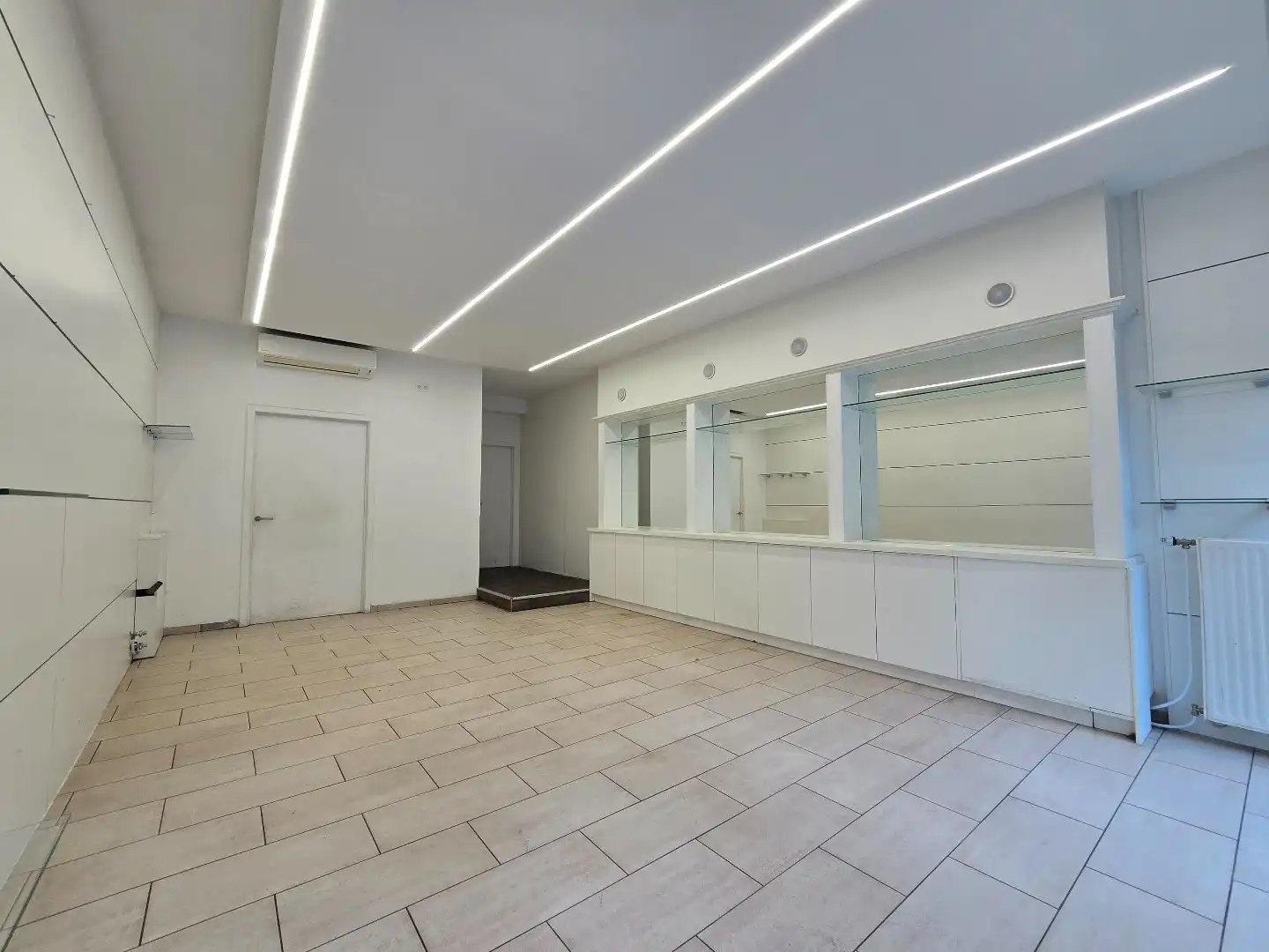 Commercieel gelegen handelspand van ca. 86 m² in het centrum van Hasselt. foto 3