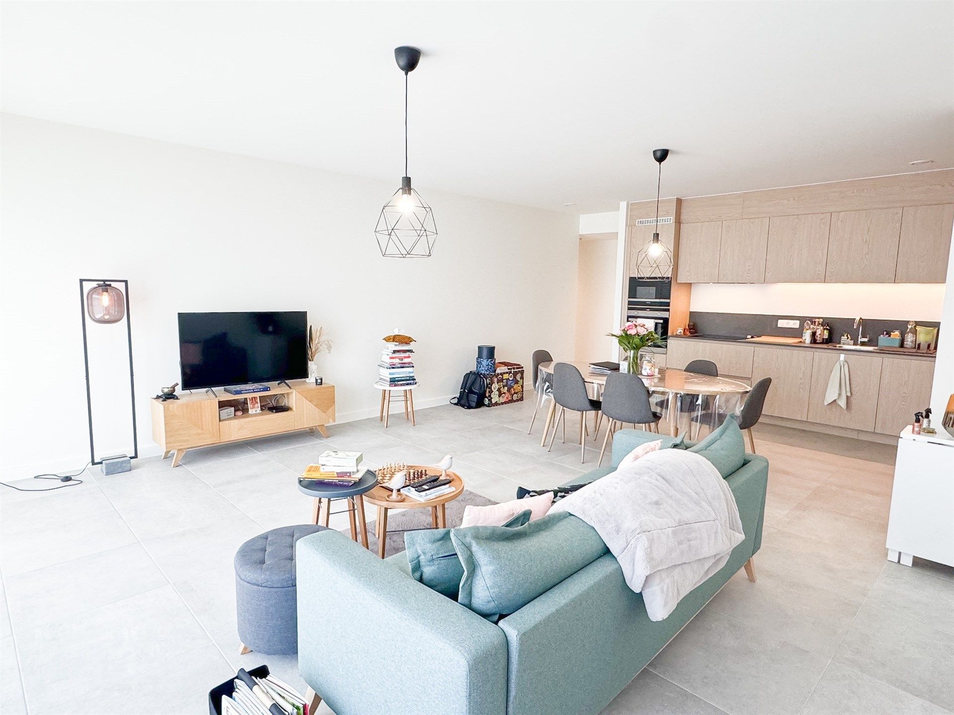 Lichtrijk nieuwbouw appartement met terras en garageplaats foto 4