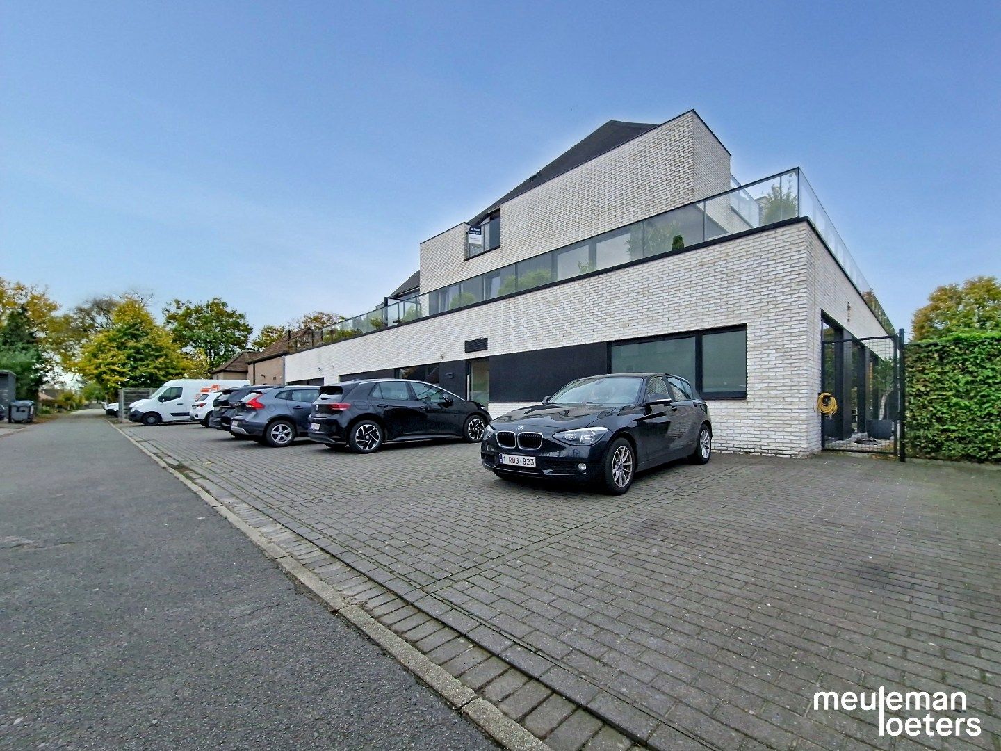 Rustig gelegen recent appartement met parking foto {{pictureIndex}}