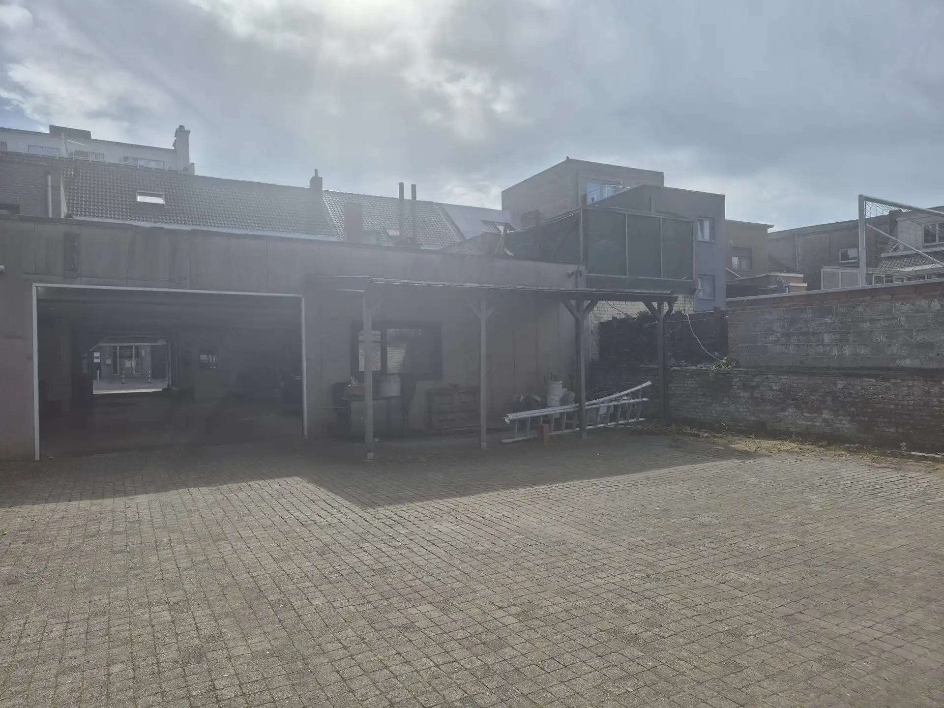 Instapklaar lichtrijk appartement met dakterras boven bakkerij “Hoste”. foto 29