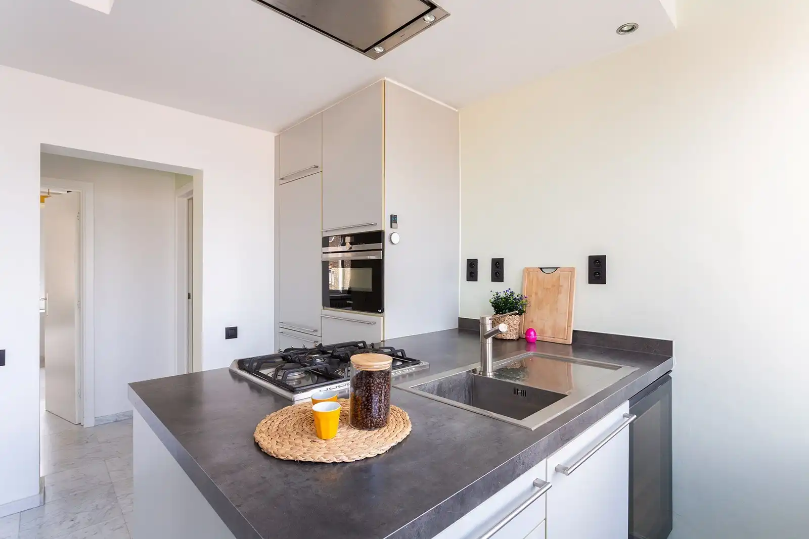 Centraal wonen in iconisch gebouw foto 3