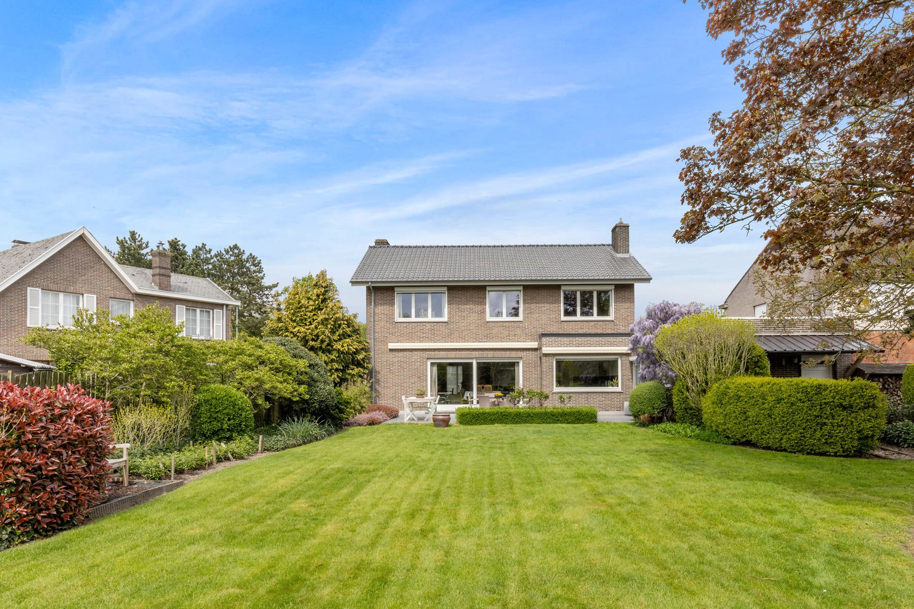 Perfect onderhouden ruime woning aan rand van Wetteren foto {{pictureIndex}}