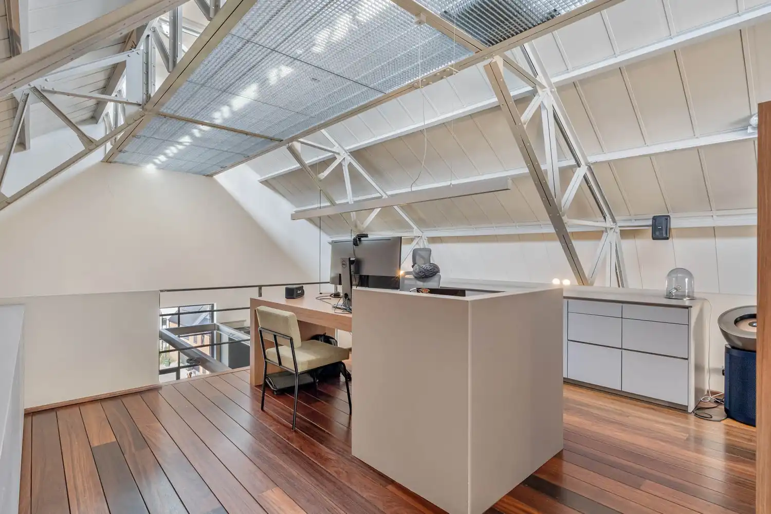 Unieke industriële loft van 240 m² met panoramisch dakterras van 96 m², jacuzzi en sauna foto 16