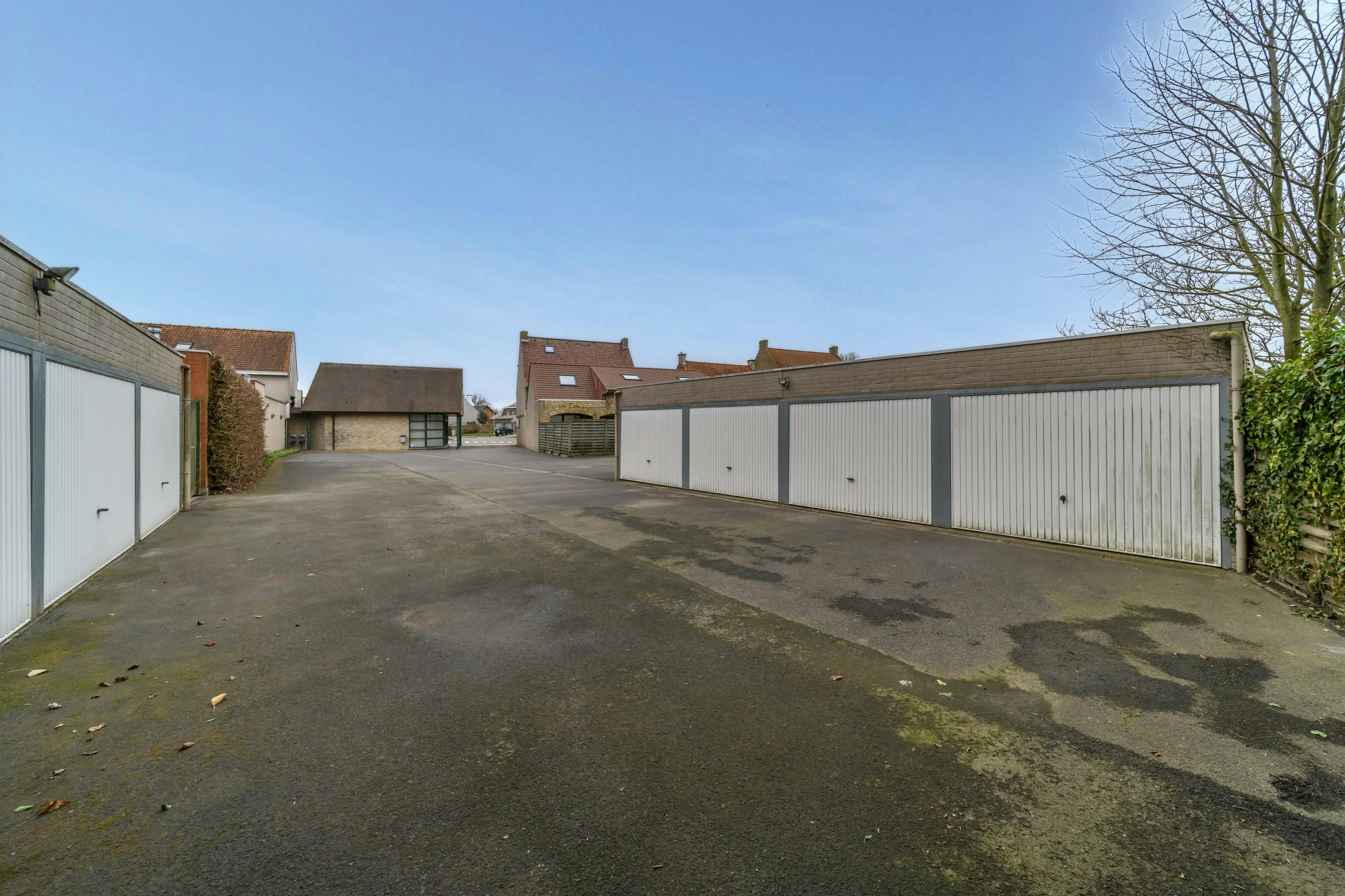 Huis met winkel, atelier en garages te koop in regio Diksmuide foto 14