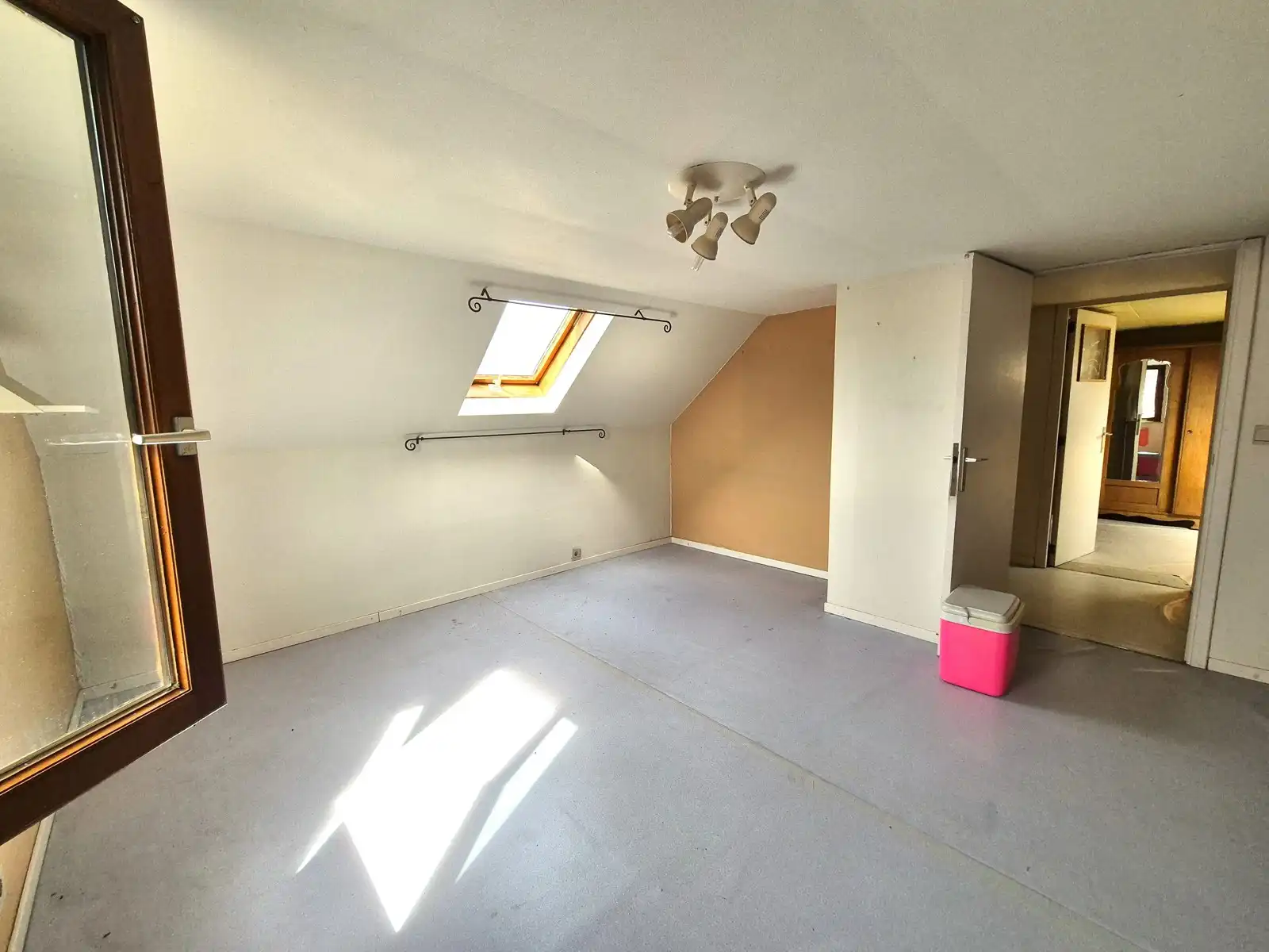 Toffe halfopen woning met prachtige tuin in de dorpskern foto 24