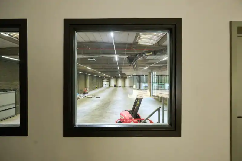 Logistiek gebouw te huur foto 3