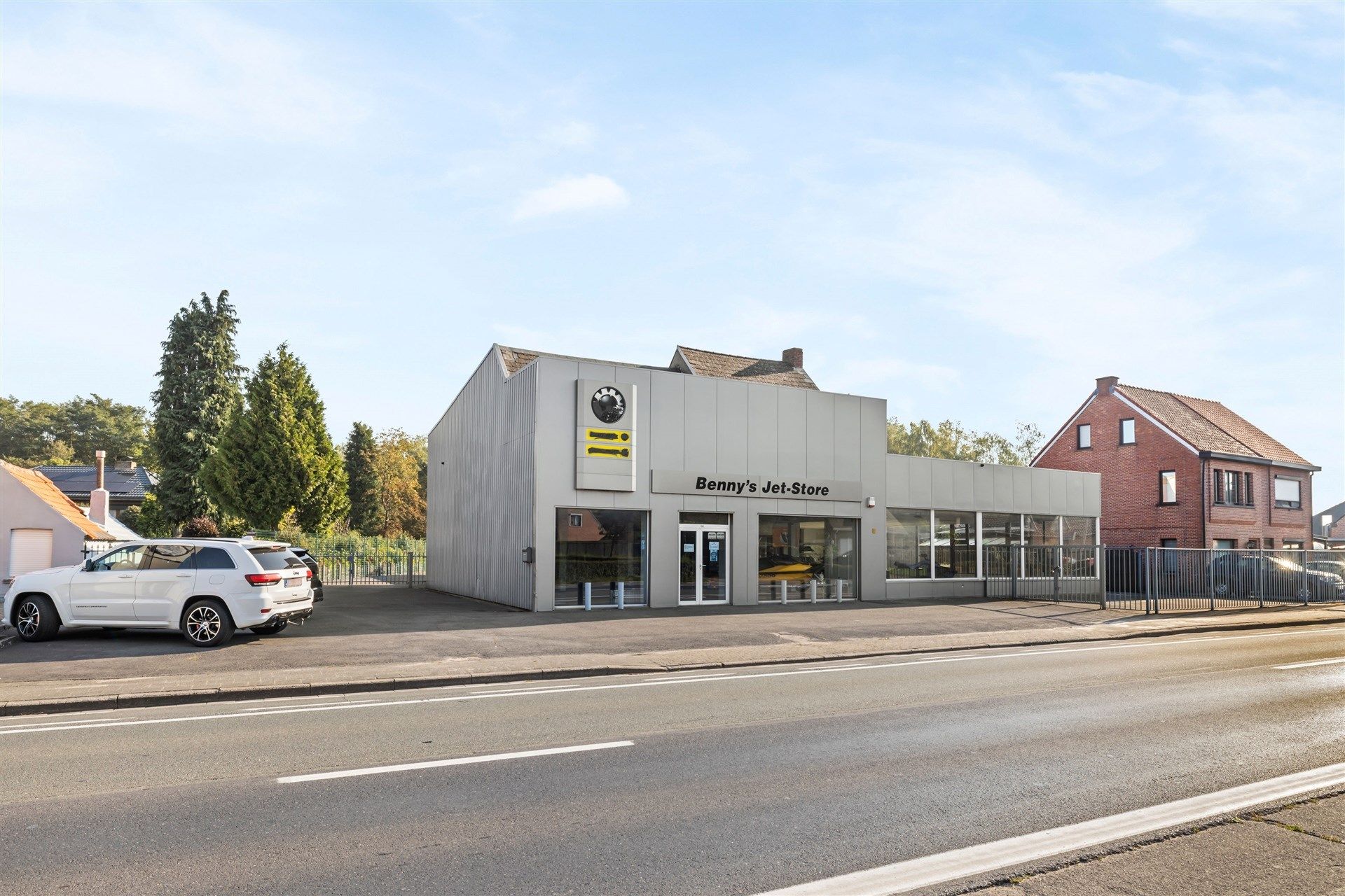 Uitstekend gelegen commercieel gebouw met showroom + werkplaats van in totaal 633m² foto 1