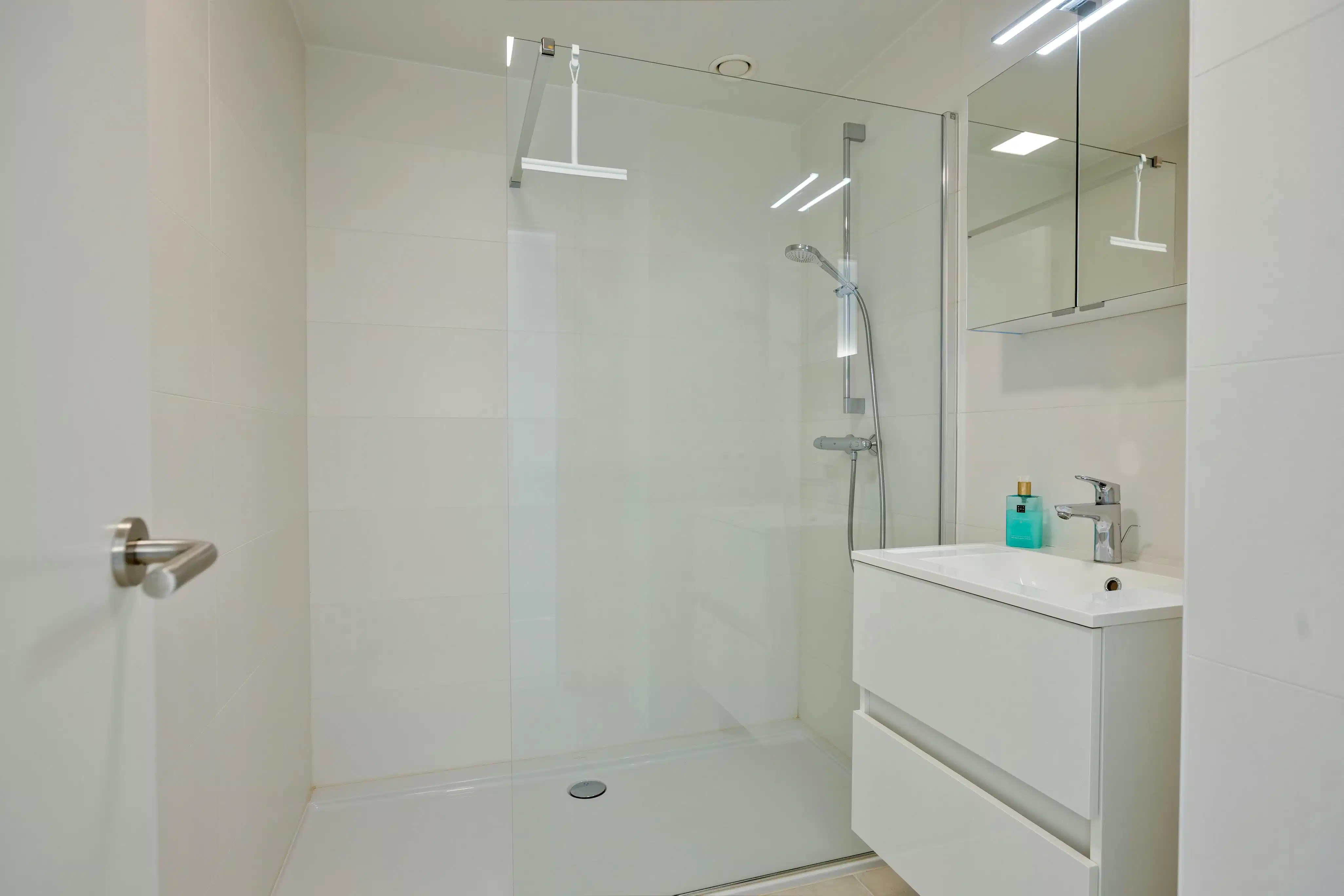 Uniek appartement met 4 slaapkamers op de Zeedijk te De Panne foto 14