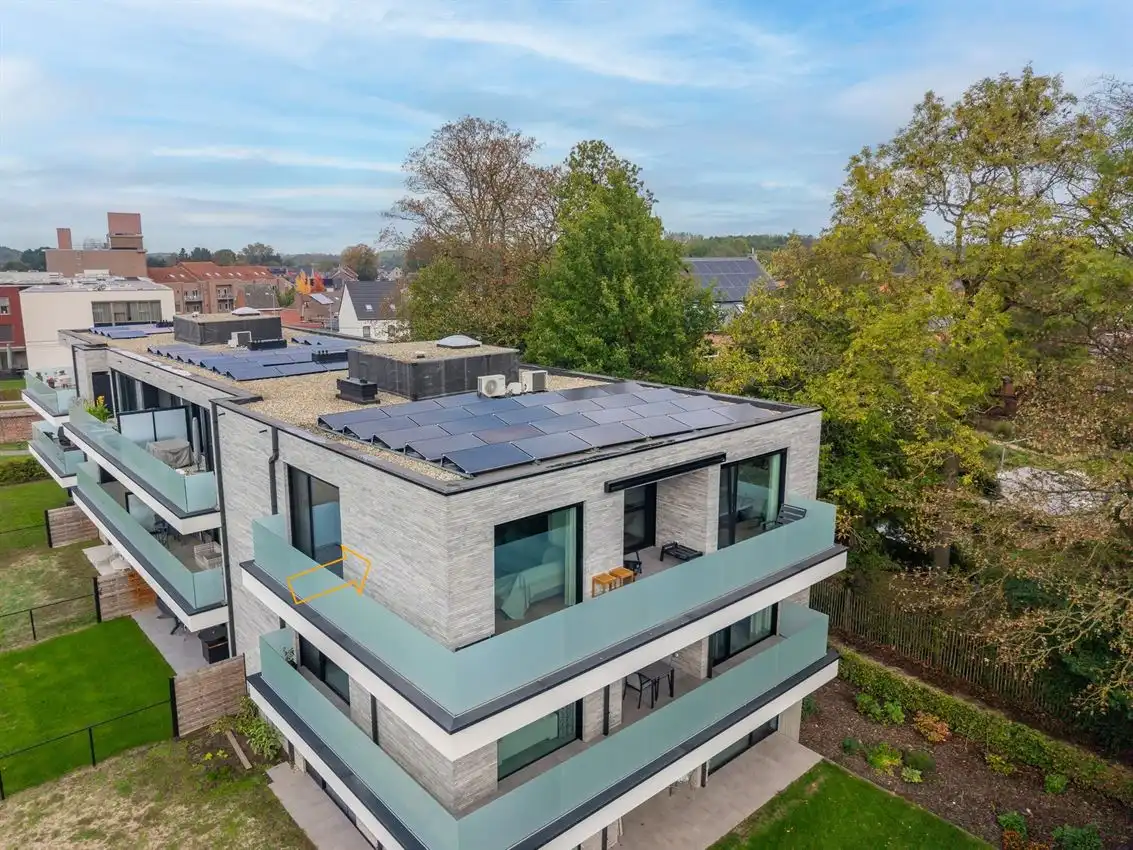 Gemeubelde penthouse met 2 slpk, ruim terras en autostaanplaats foto {{pictureIndex}}