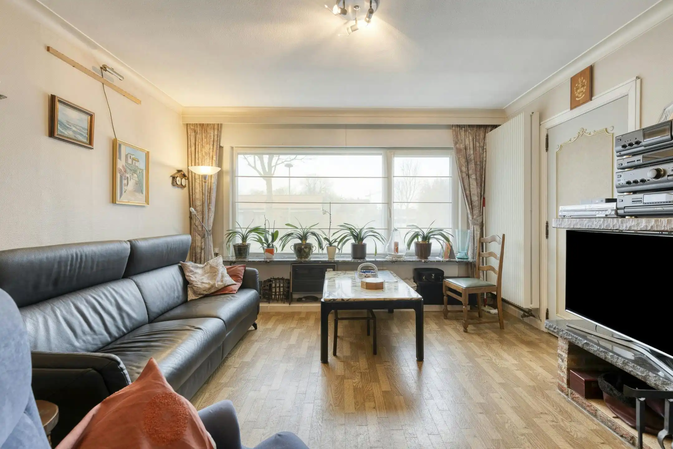 Ruime halfopen woning met 4 slaapkamers op 558m² te Veurne. foto 2