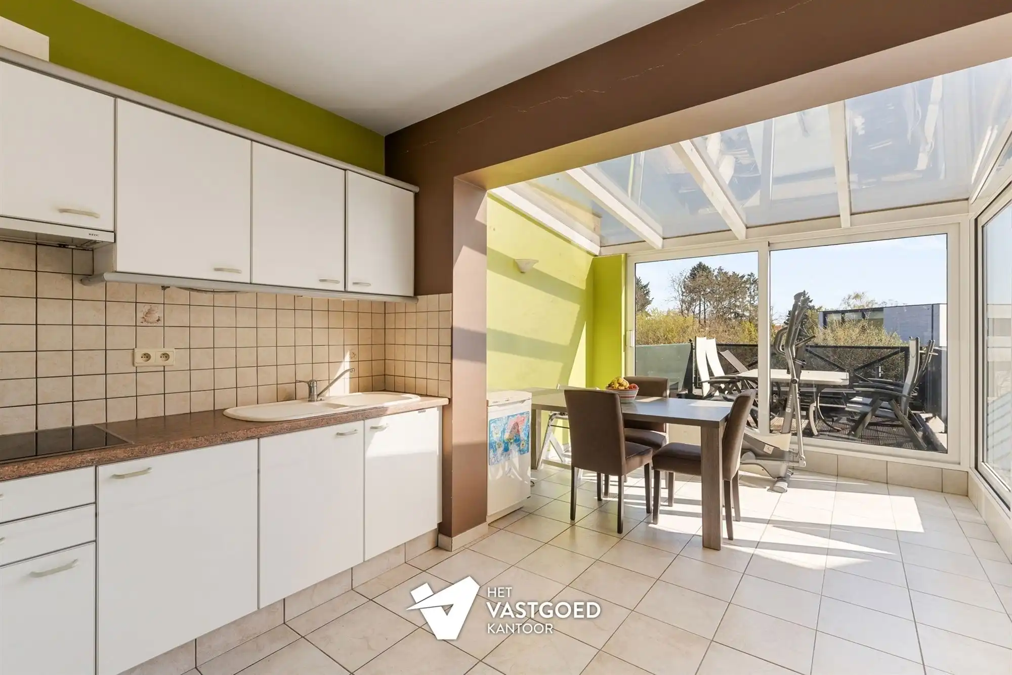 ZEER RUIM EN LICHTRIJK DUPLEX APPARTEMENT (149M²) MET 2 SLAAPKAMERS EN LEUKE VERANDA MET 2 TERRASSEN TE LAAKDAL foto 9