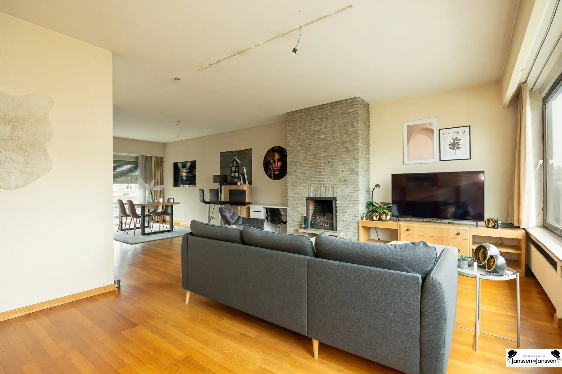 Lichtrijke gezinswoning met tuin in een rustige wijk! foto 5