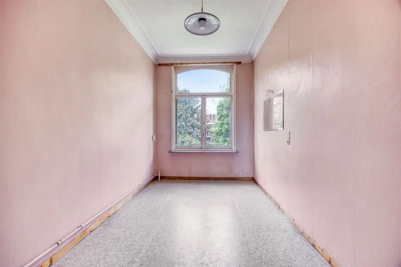 Ruime herenwoning met voormalige dokterspraktijk foto 25