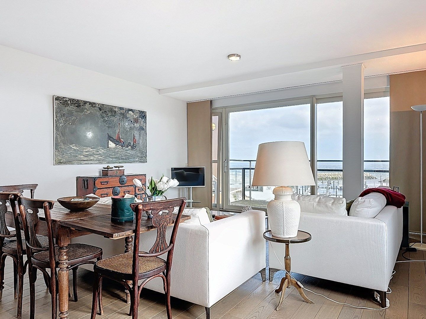 Uniek zicht op haven en zee! foto 7