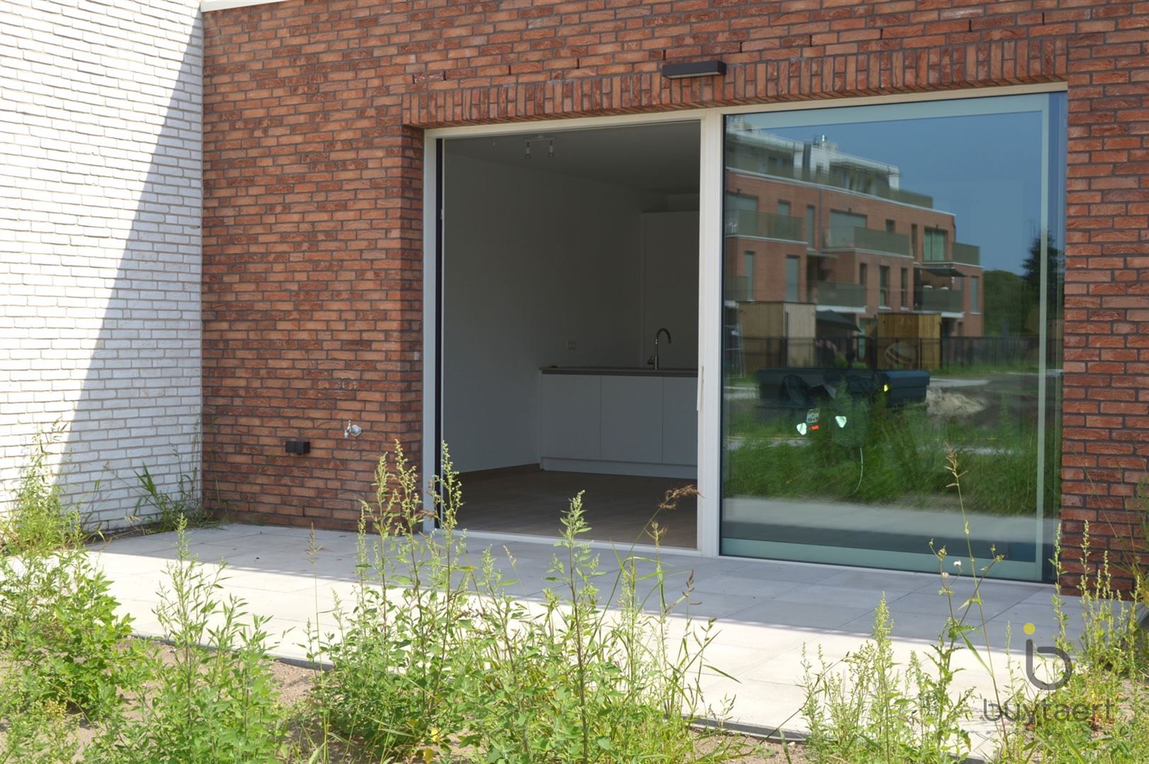 Gelijkvloers nieuwbouw appartement met twee slaapkamers. foto 3