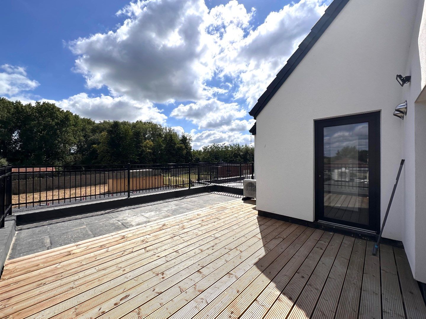 Nieuwbouwappartement (Duplex) met twee slaapkamers, terras en twee autostaanplaatsen foto 8