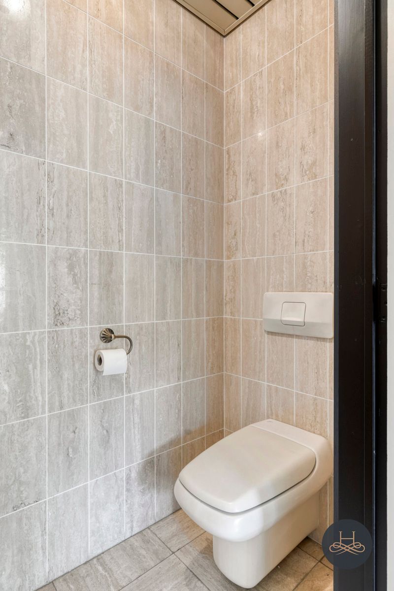 Gelijkvloerse commerciële kantoorruimte foto 18