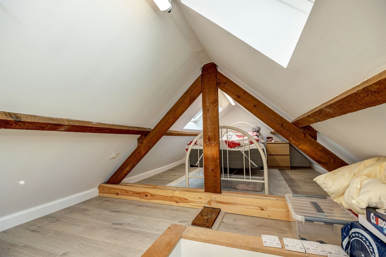 Gerenoveerd studio-appartement met zolder foto 12