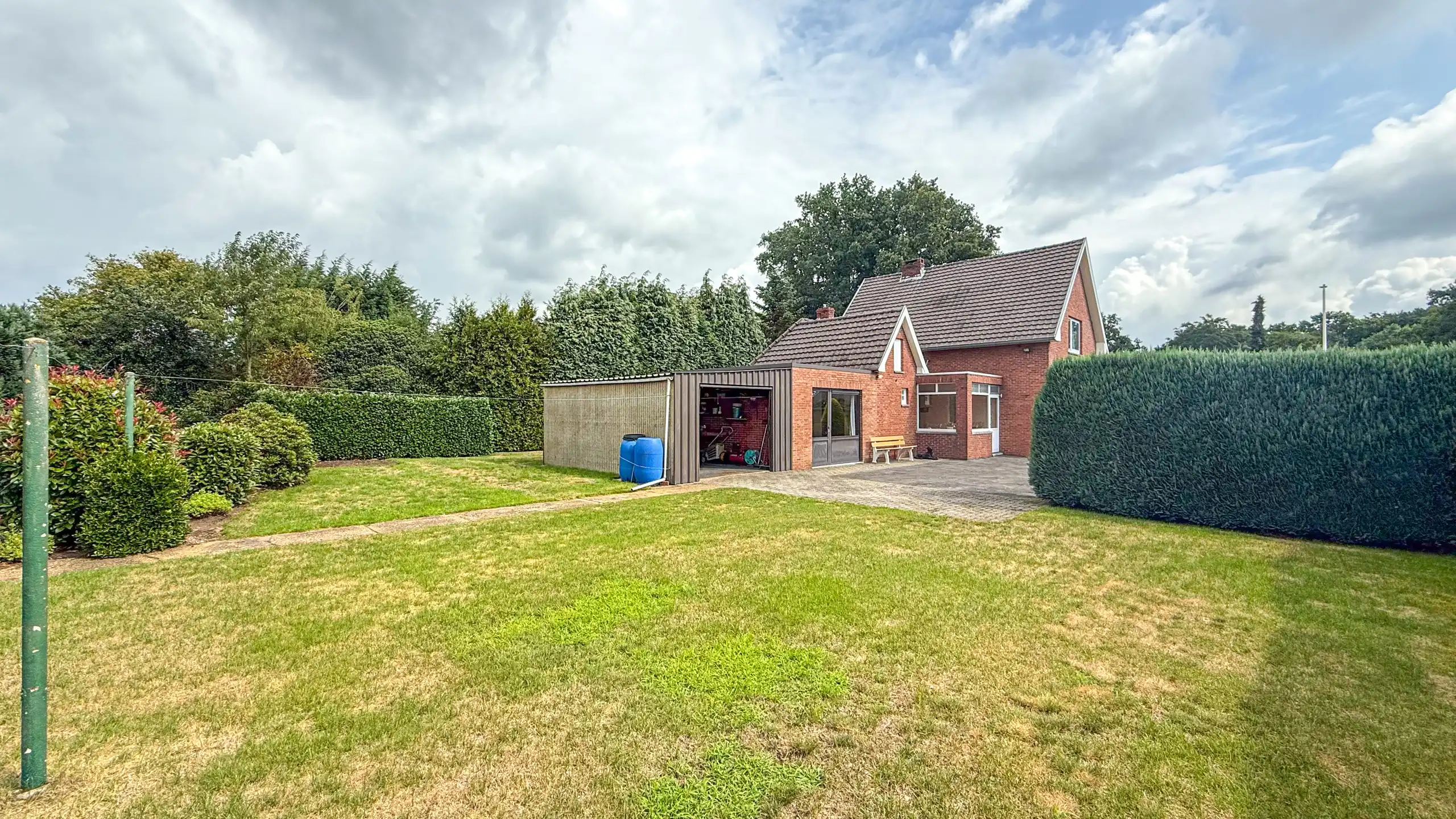 Rustig gelegen woning met dubbele garage, kelder en privacy! foto 33