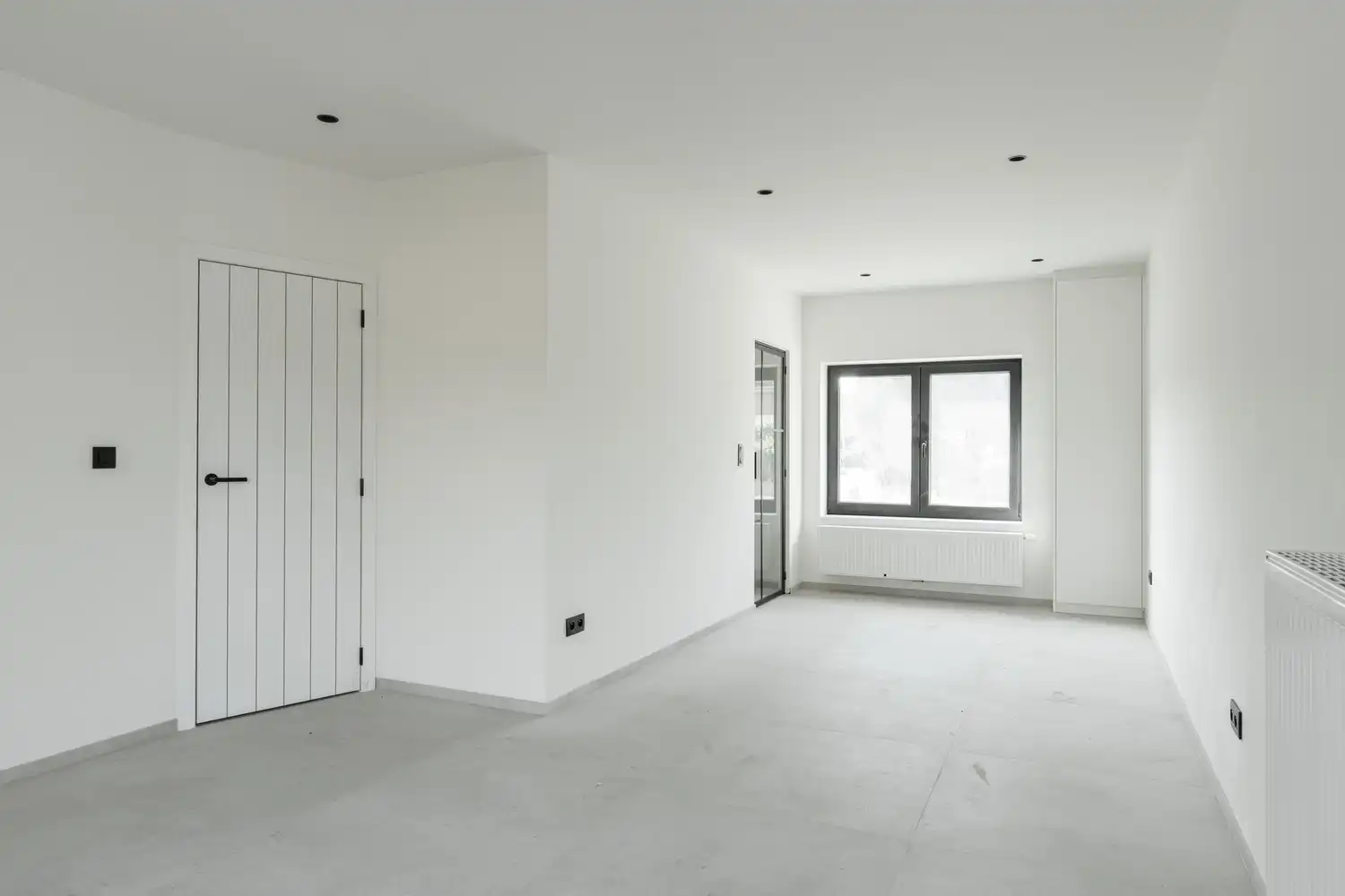 Ruime halfopen woning met 4 slaapkamers, ideaal gelegen aan de Steenweg op Kleine Brogel in Kaulille! foto 4
