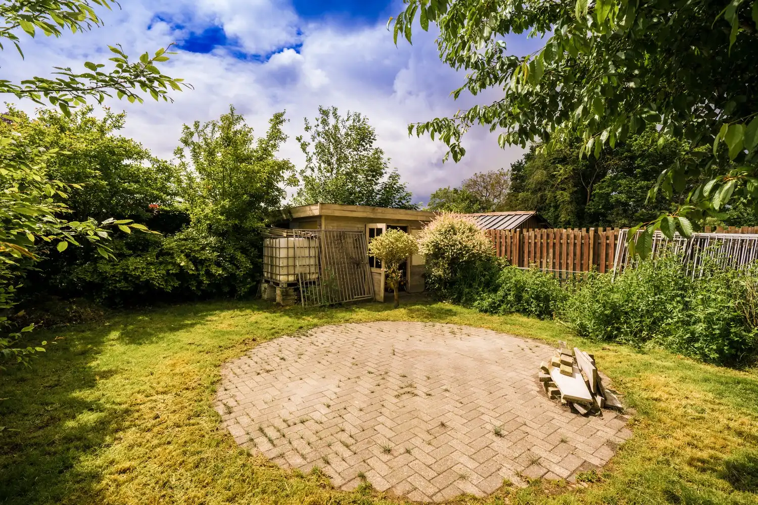Halfopen bebouwing in landelijke omgeving met ruime tuin foto 4