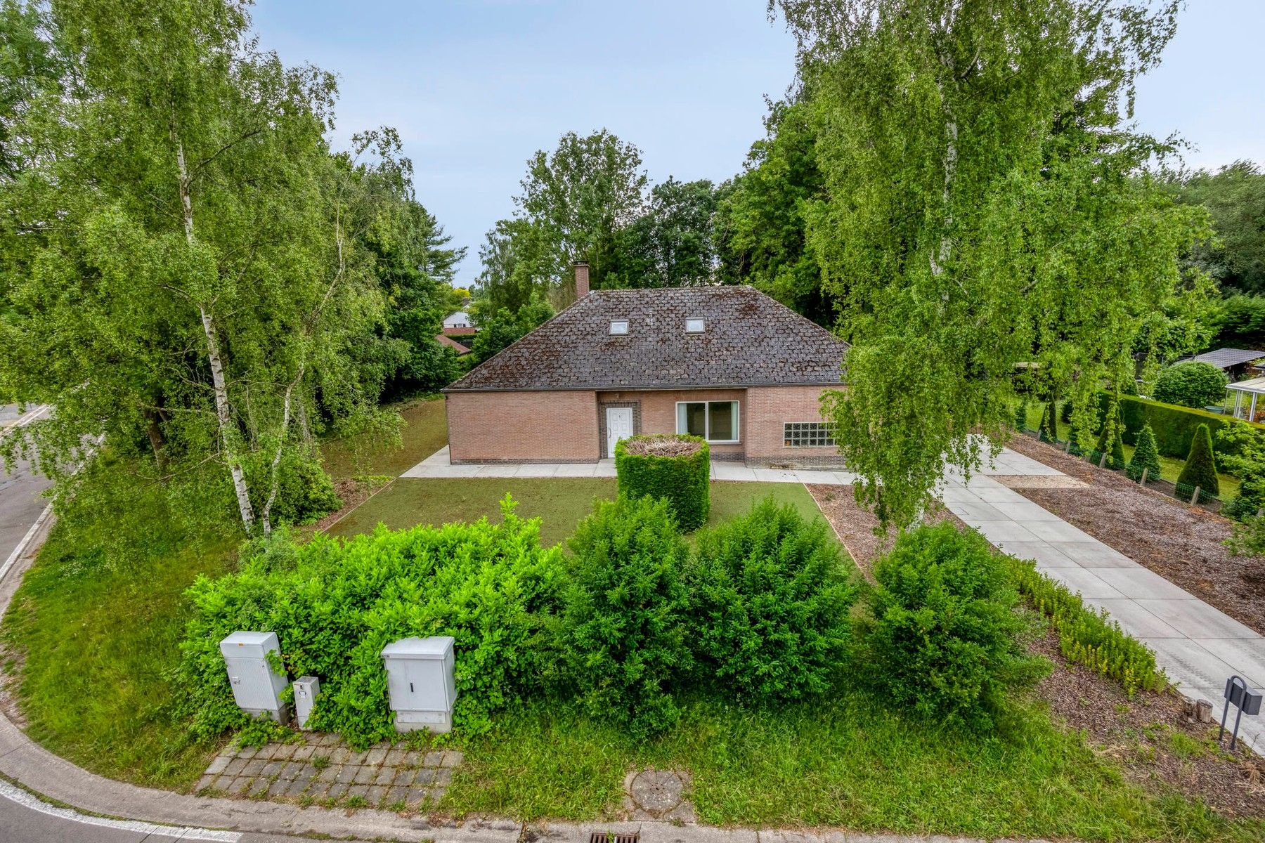 Ruime bungalow op groot perceel foto 11