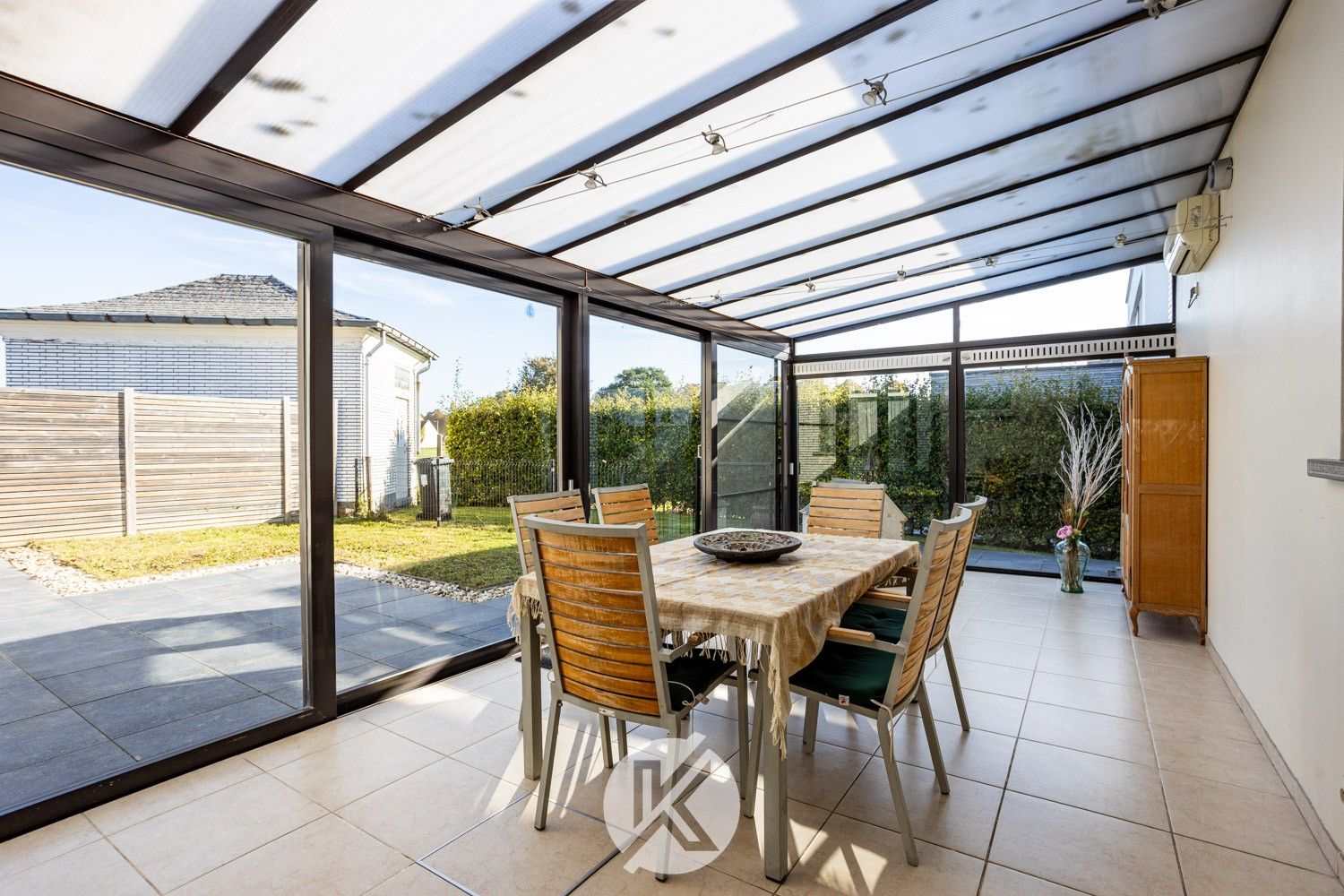 Robuuste, tijdloze villa met veel potentieel foto 11