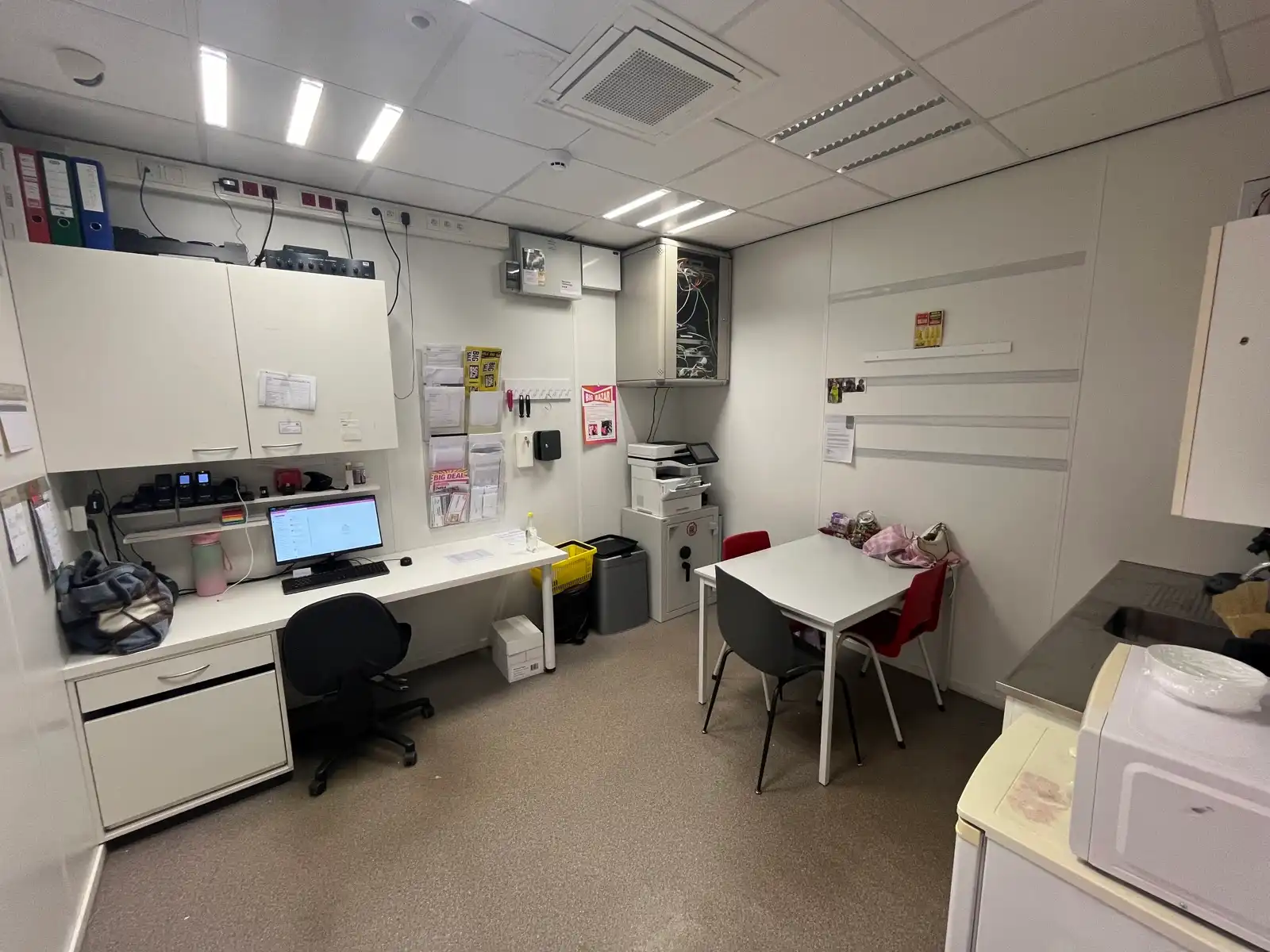 Handelsgelijkvloers te huur – Centrum Lanaken foto 15