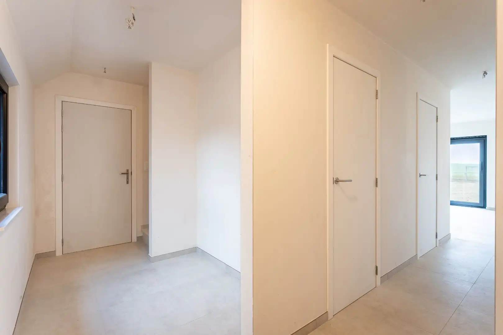 Duplex 3 slpk, terras en 2 autostaanplaatsen foto 4