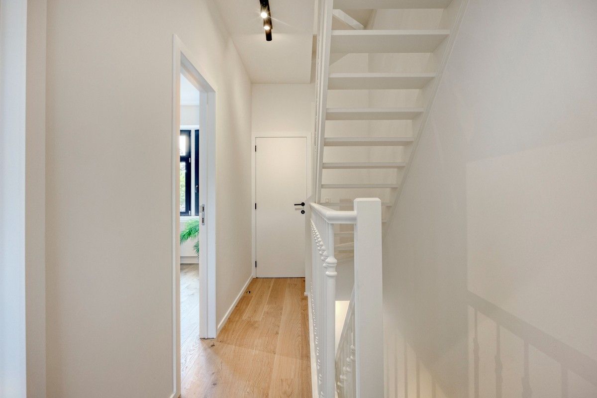 Aantrekkelijke gerenoveerde interbellum burgerwoning met vijf slaapkamers en stadstuin. foto 14