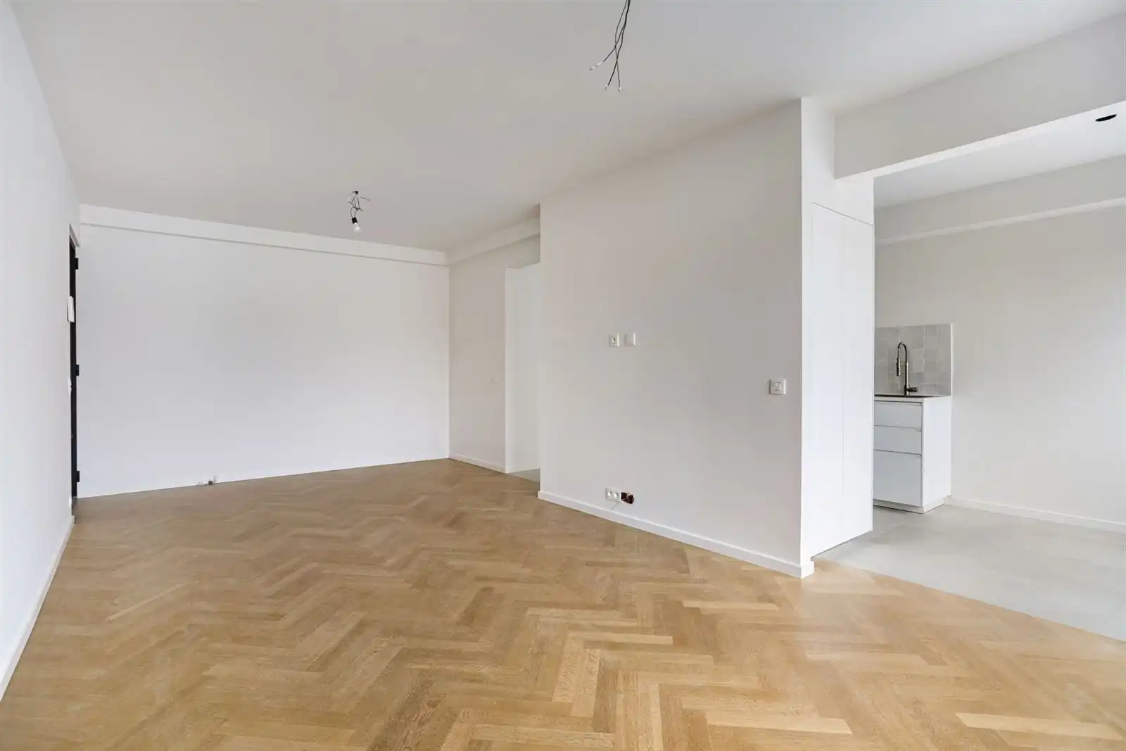 Gerenoveerd appartement met 1 slaapkamer en garage foto 4