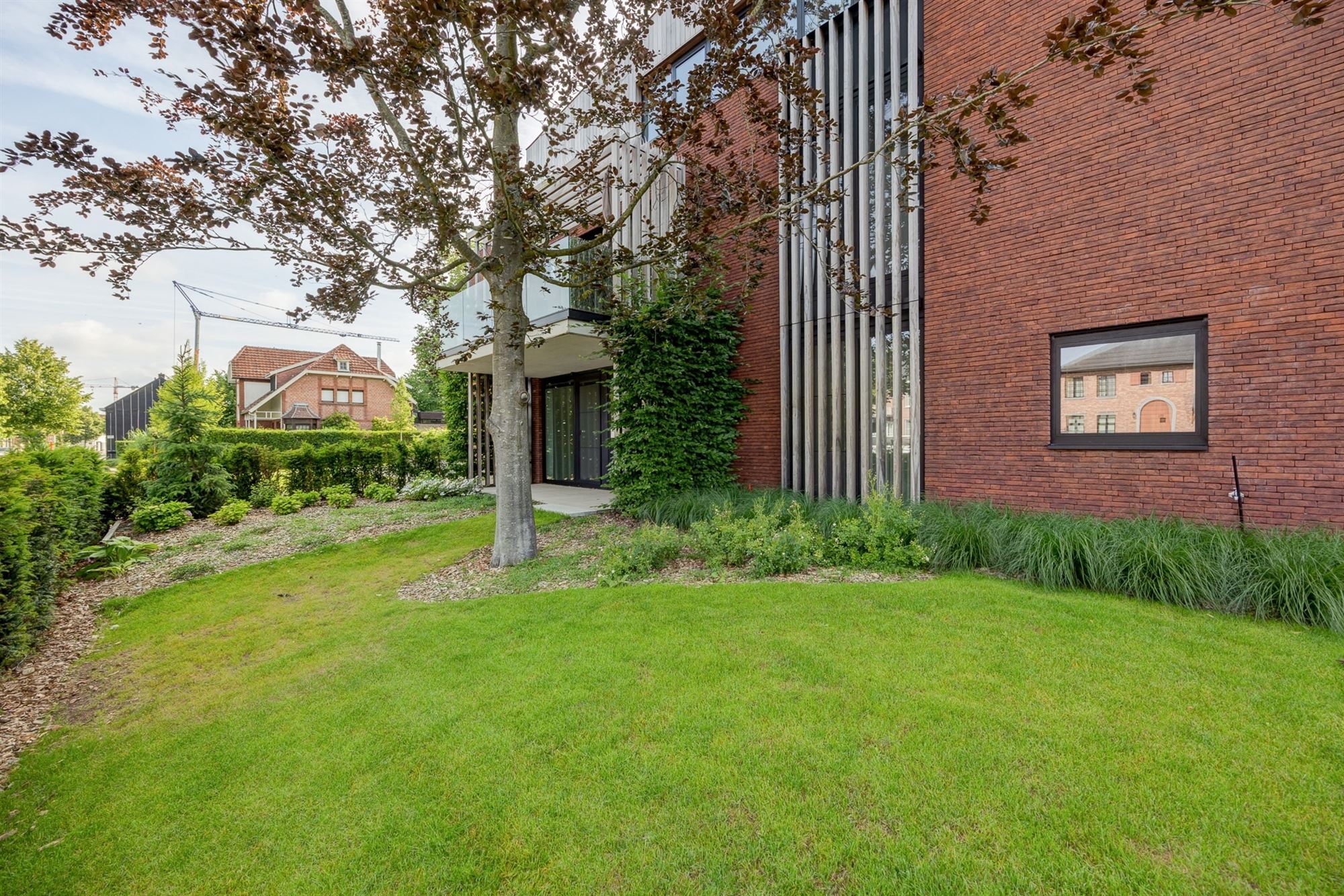 Lichtrijk en luxueus appartement met omvattende tuin foto 17
