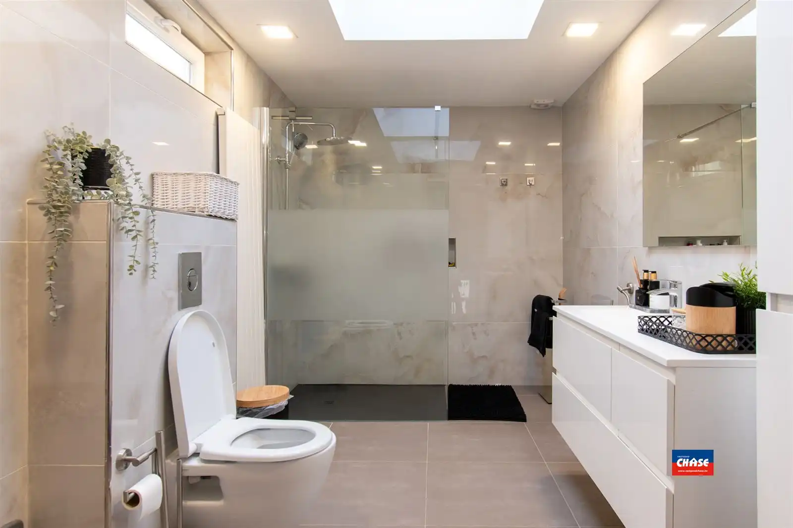 Charmante herenhuis met vier slaapkamers en twee badkamers foto 9