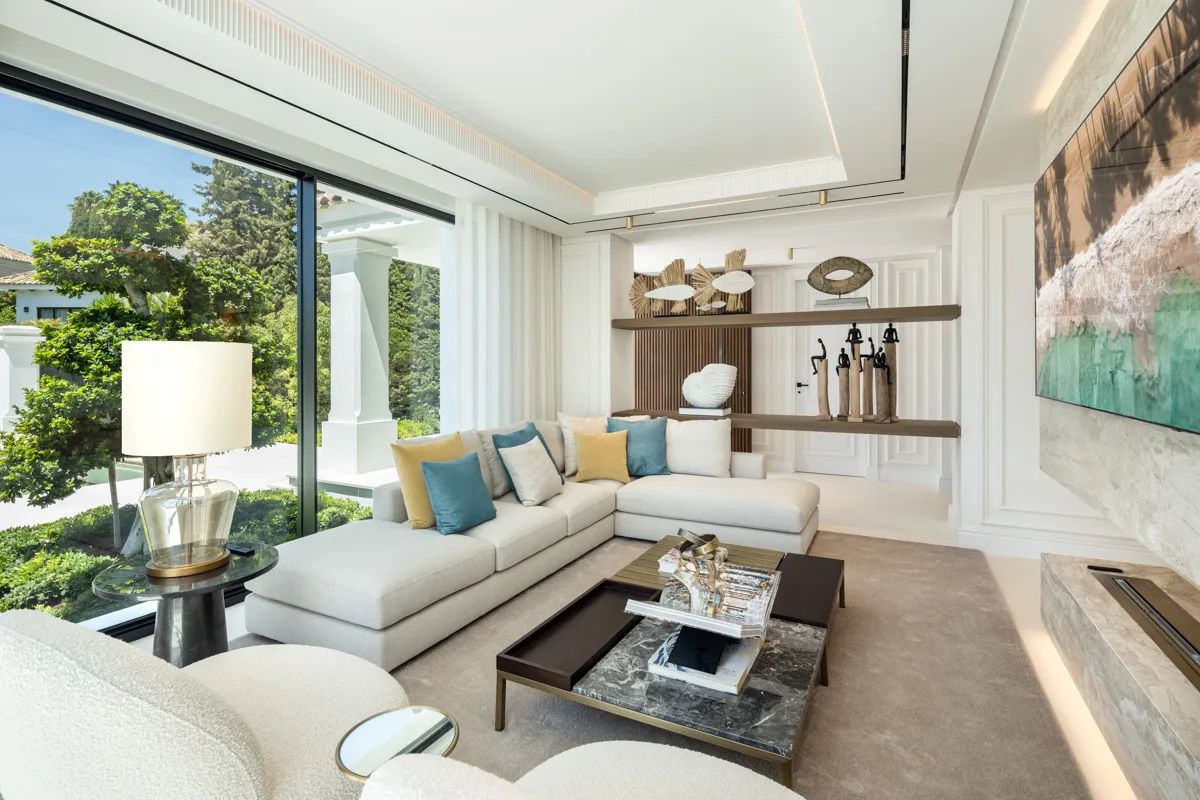 Exclusieve villa in Sierra Blanca met ruime tuin en zwembad – luxe levensstijl op zijn best foto 11