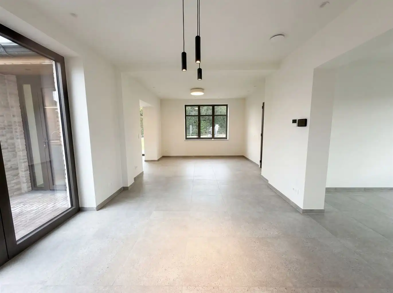 Prachtige, volledig gerenoveerde woning met 3 slaapkamers, vrijstaande garage, omheinde tuin en 20 zonnepanelen in Kinrooi.  foto 4