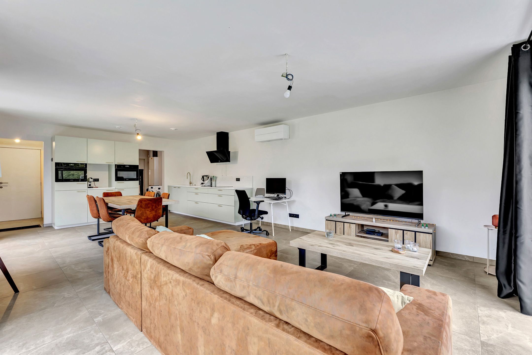 Unieke instapklare (kangoeroe)woning met praktijkruimte foto 4