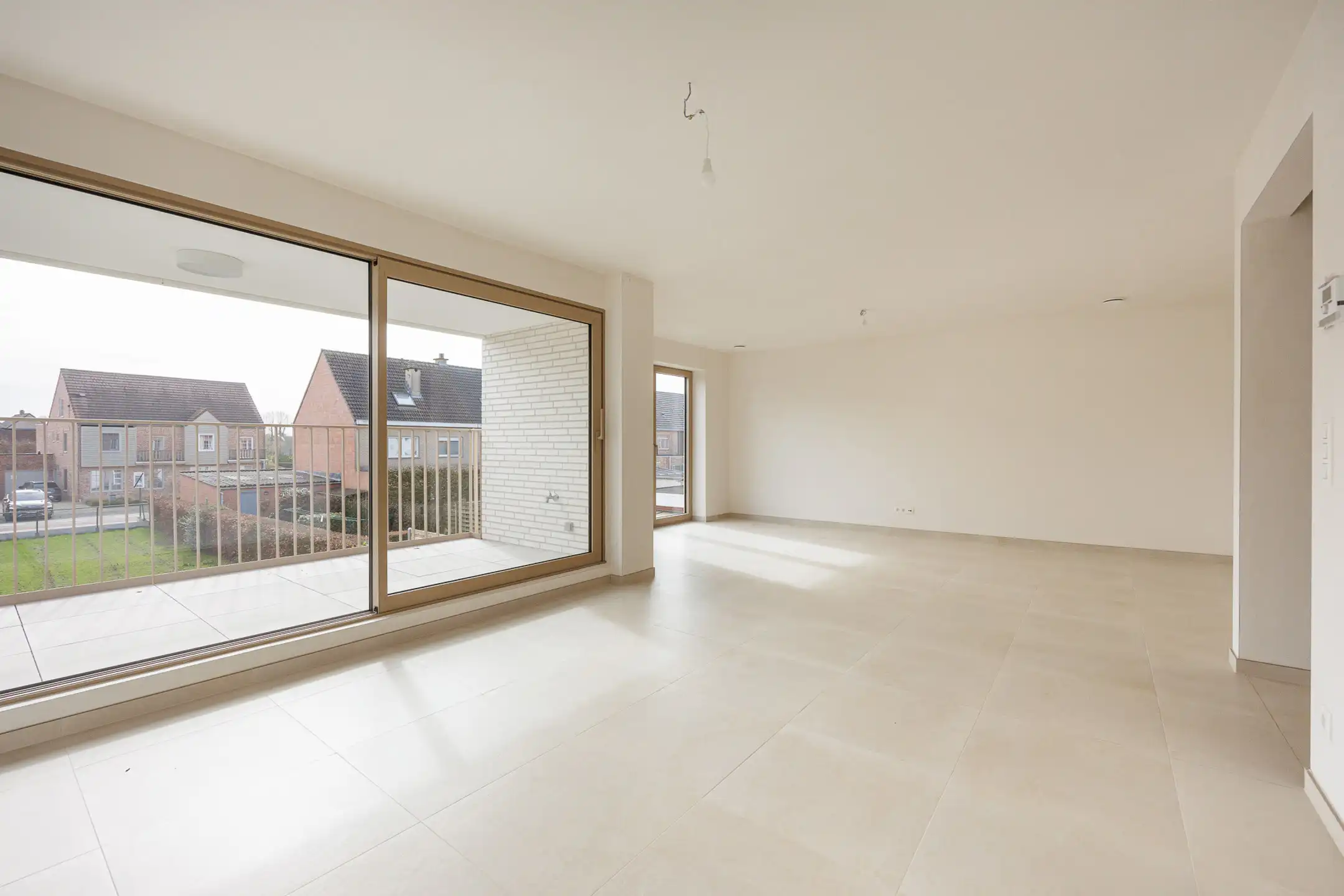 Nieuwbouwappartement met 2 slaapkamers, terras en parking foto 3